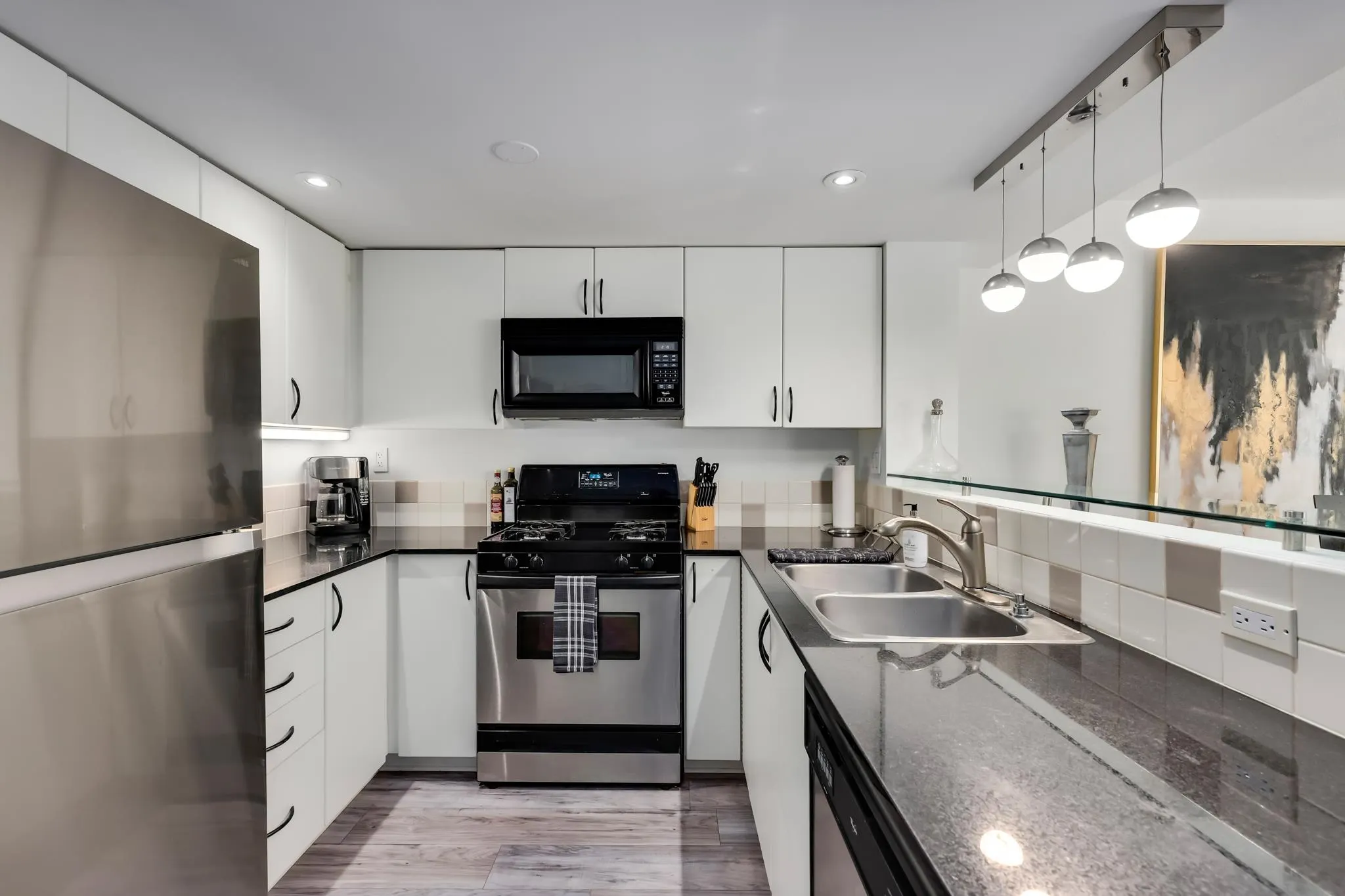 TH6 63 Keefer Place