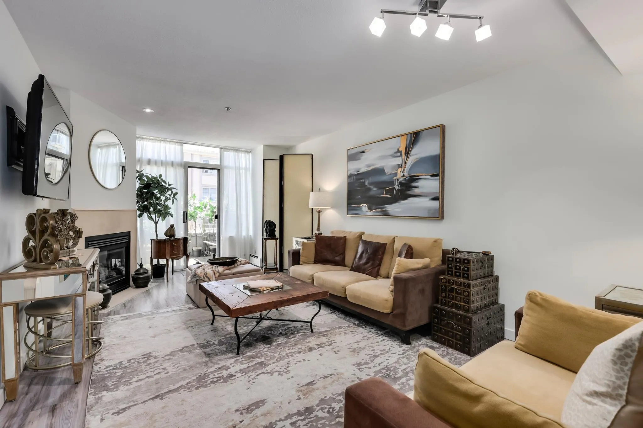TH6 63 Keefer Place