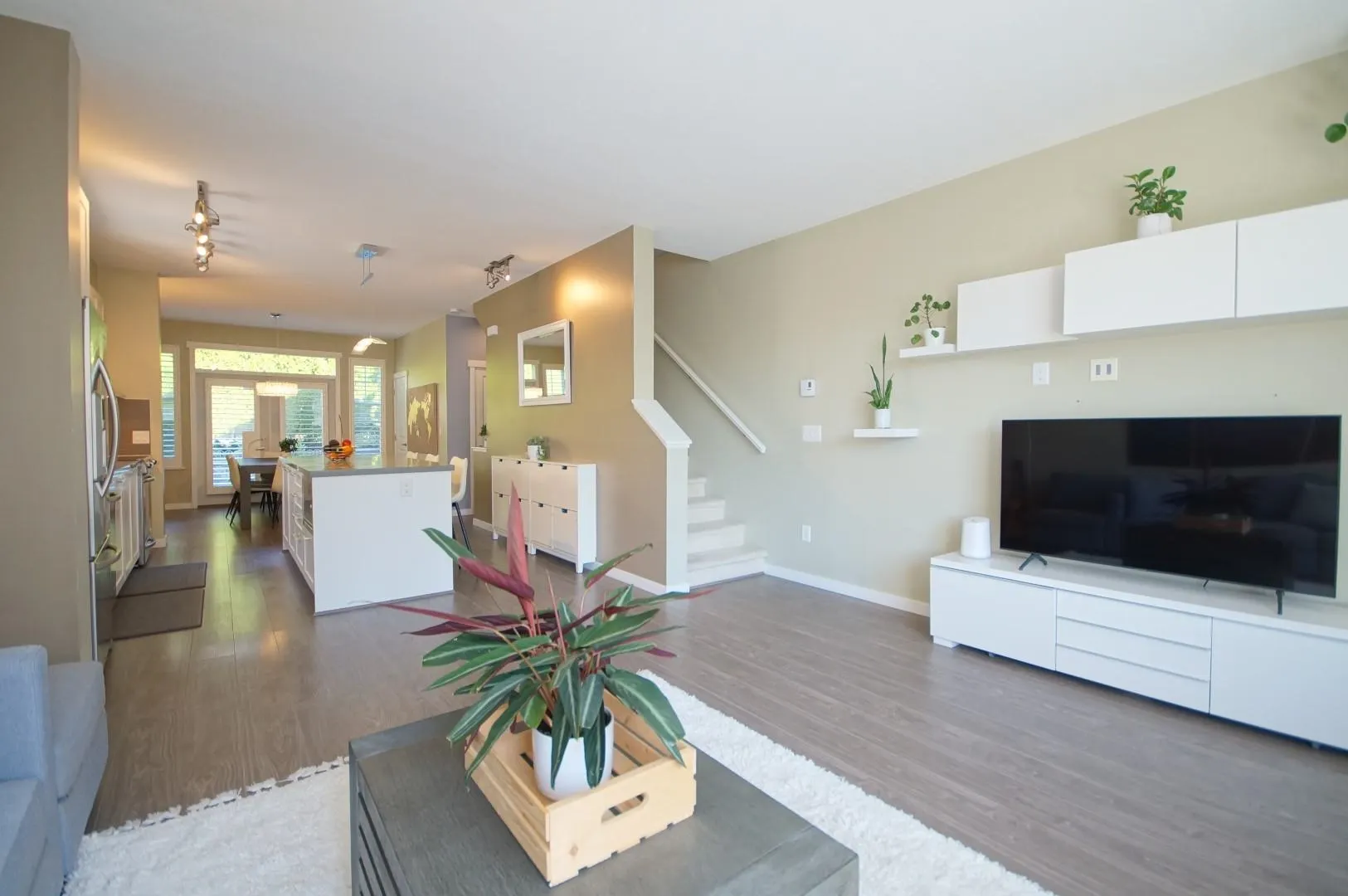 16 3470 Highland Drive