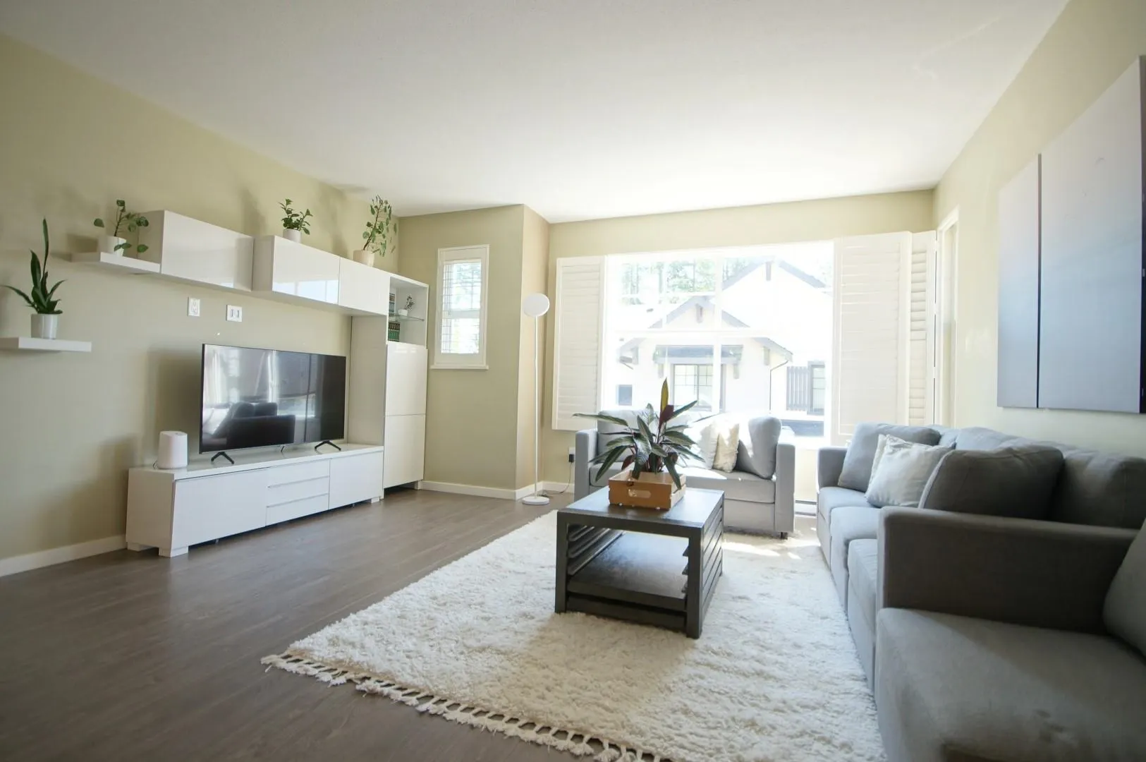 16 3470 Highland Drive