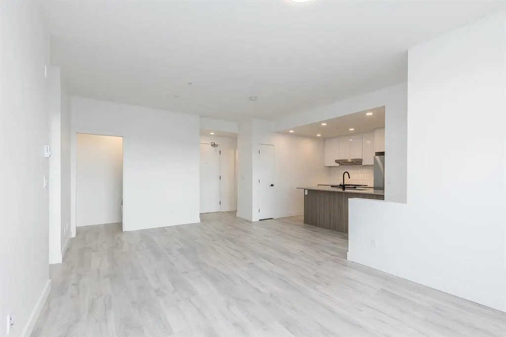 606 32828 Landeau Place