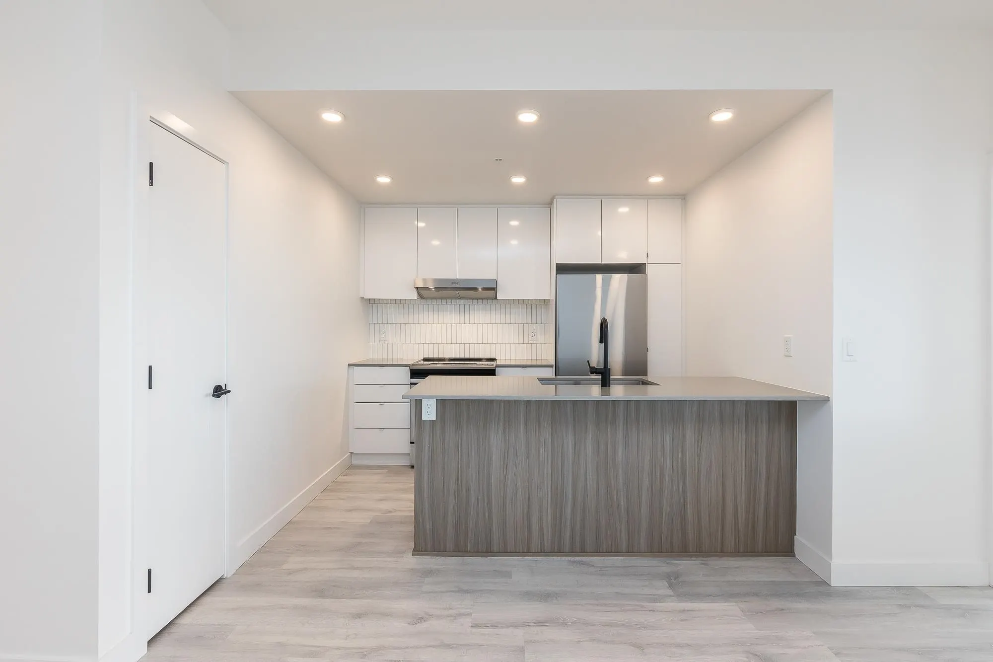 606 32828 Landeau Place