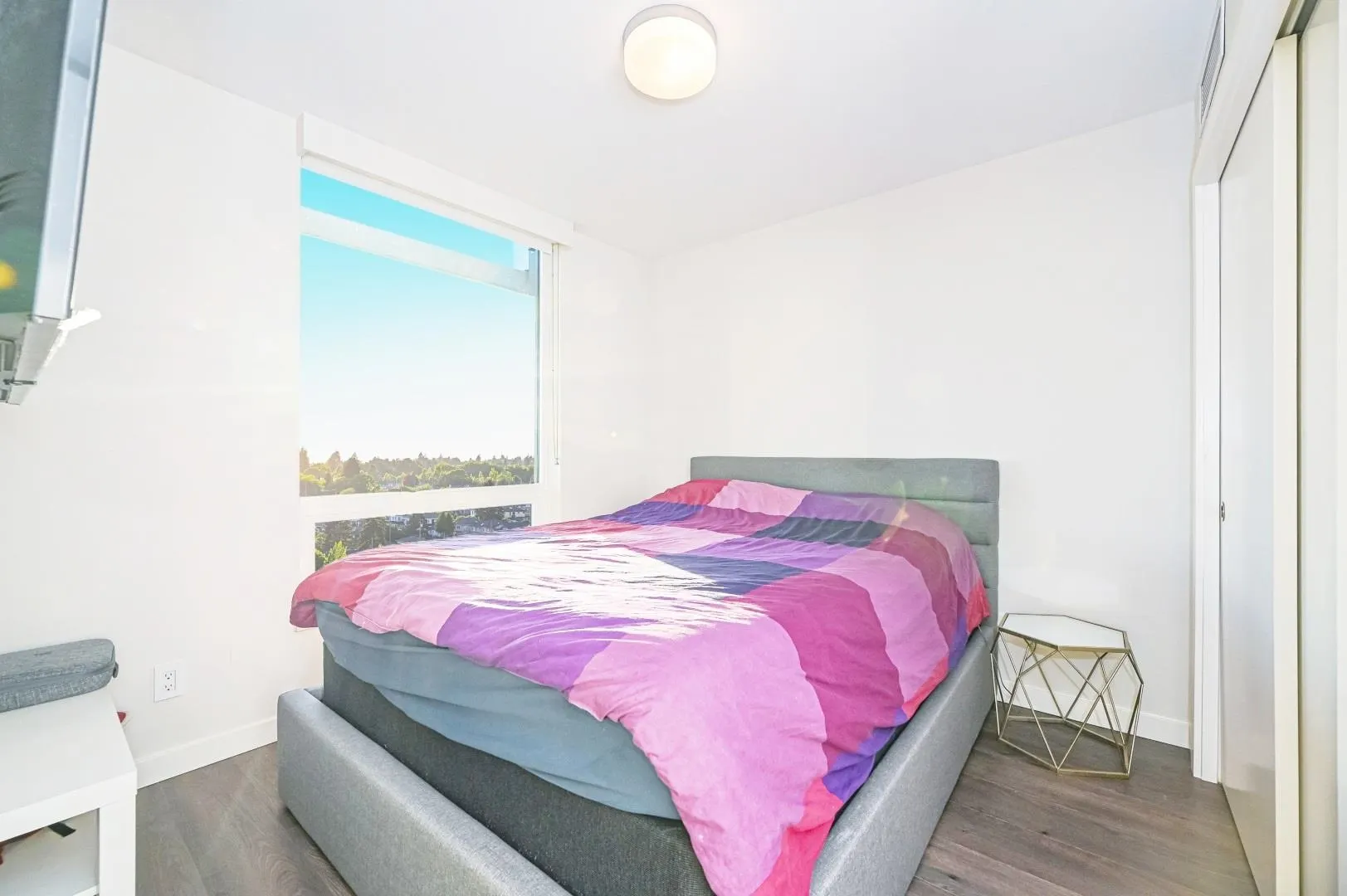 1402 8189 Cambie Street