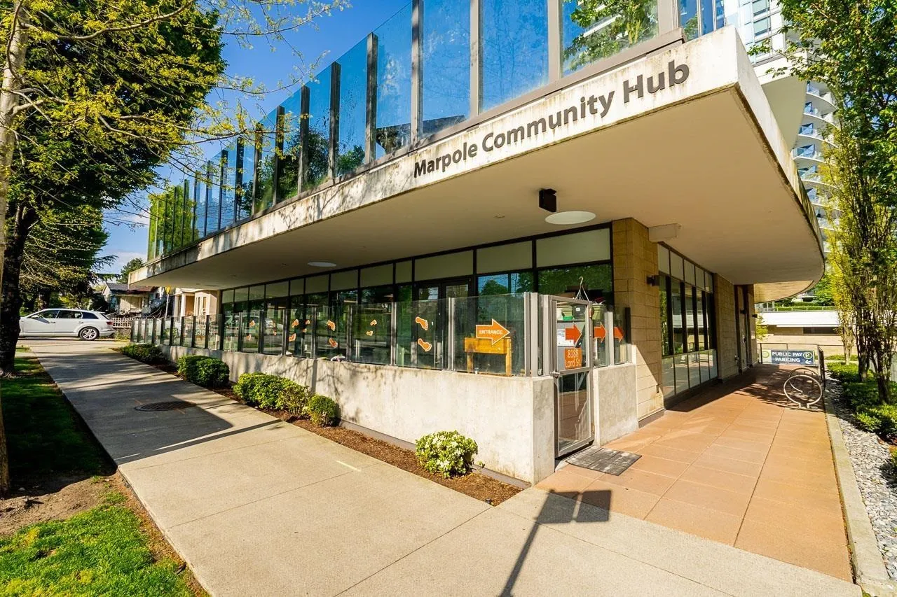 1402 8189 Cambie Street