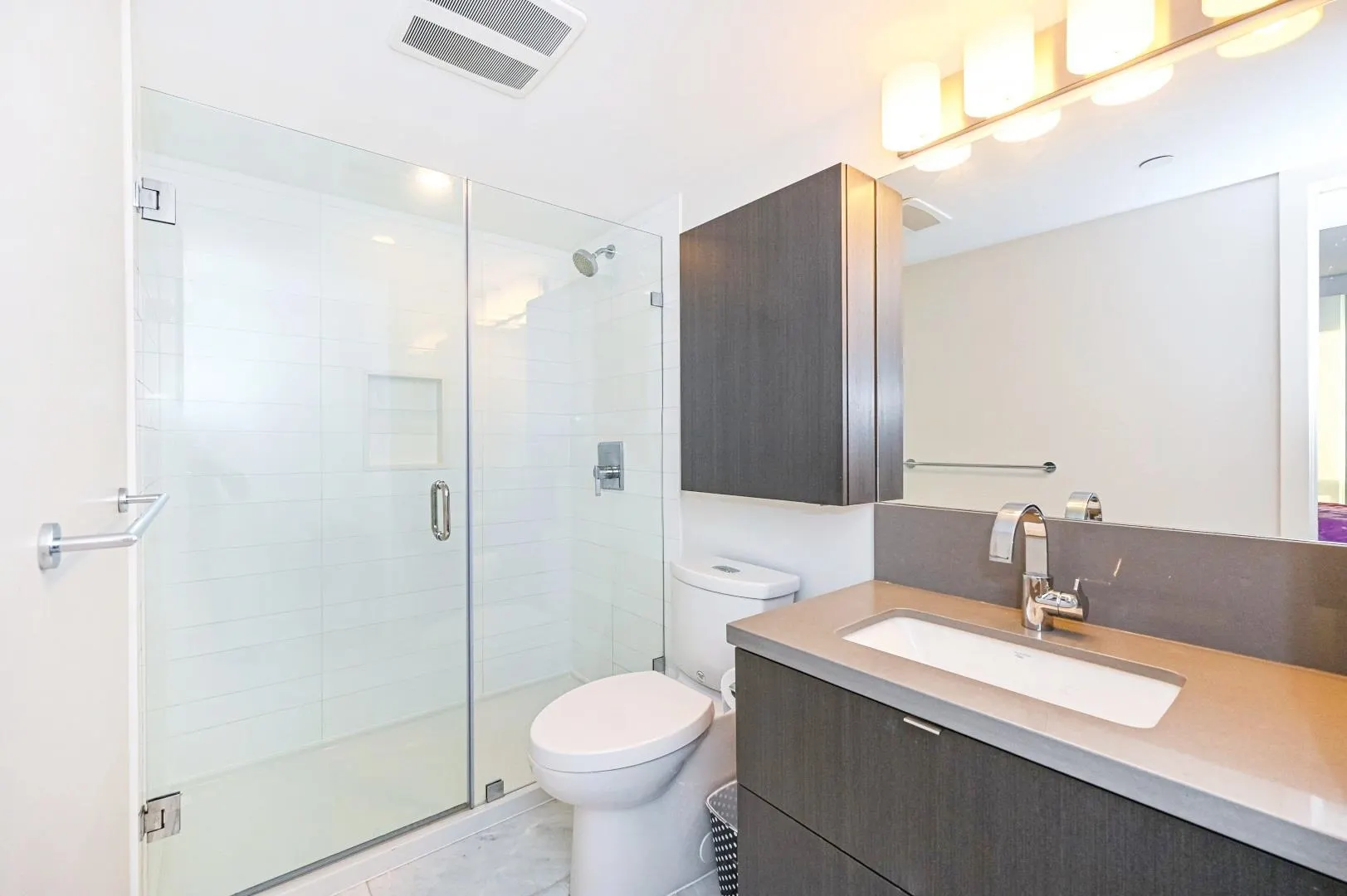 1402 8189 Cambie Street