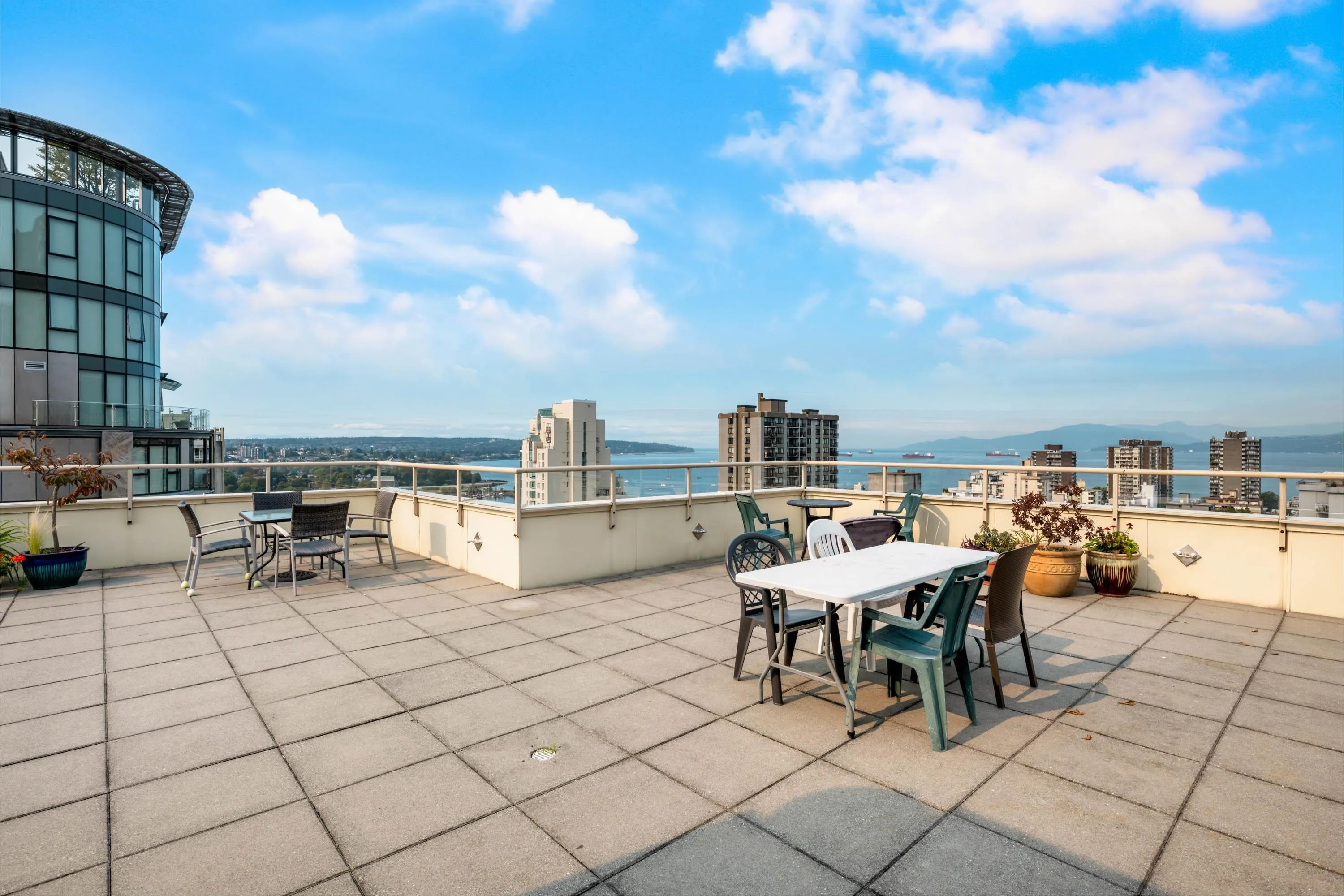 906 1250 Burnaby Street