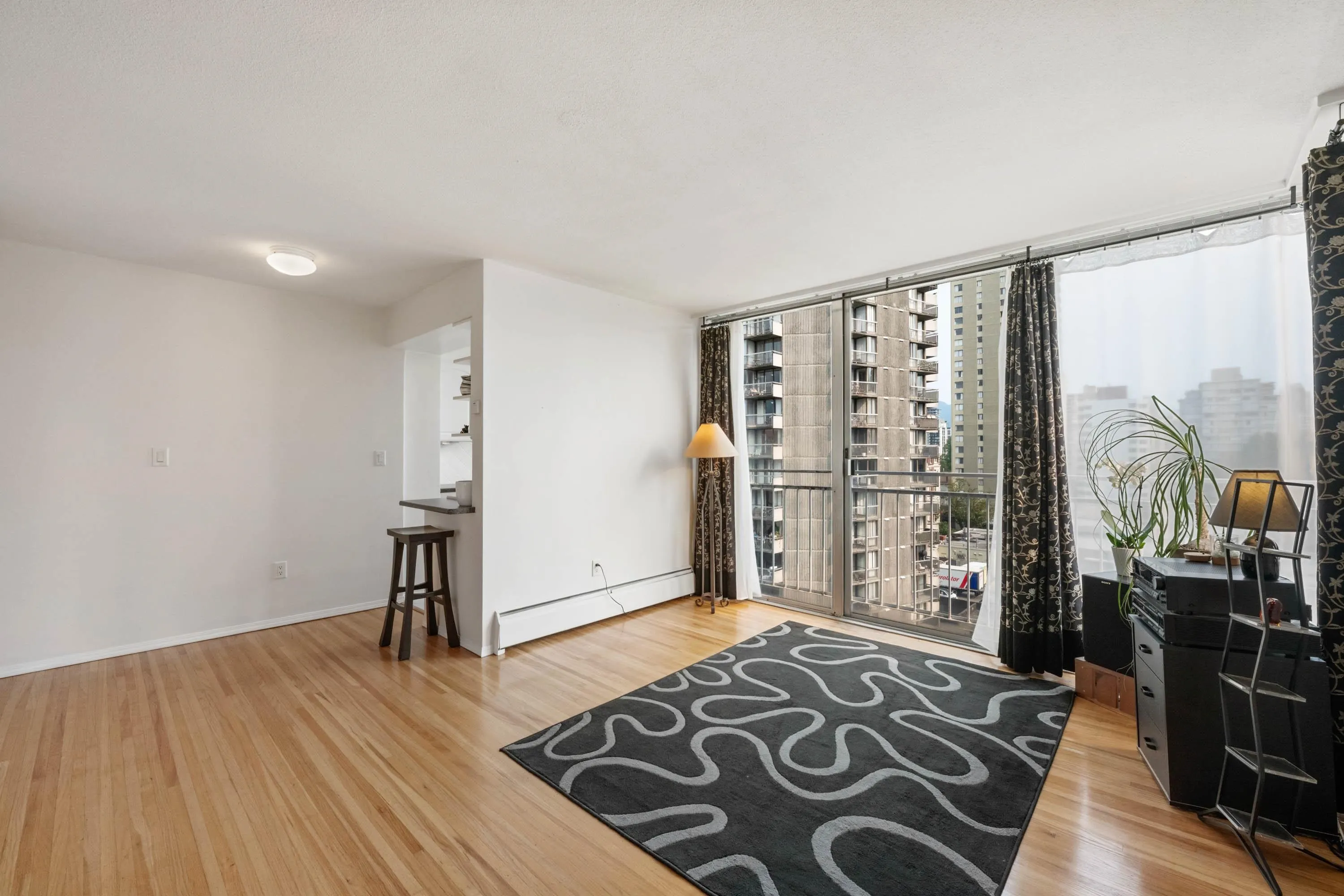 906 1250 Burnaby Street