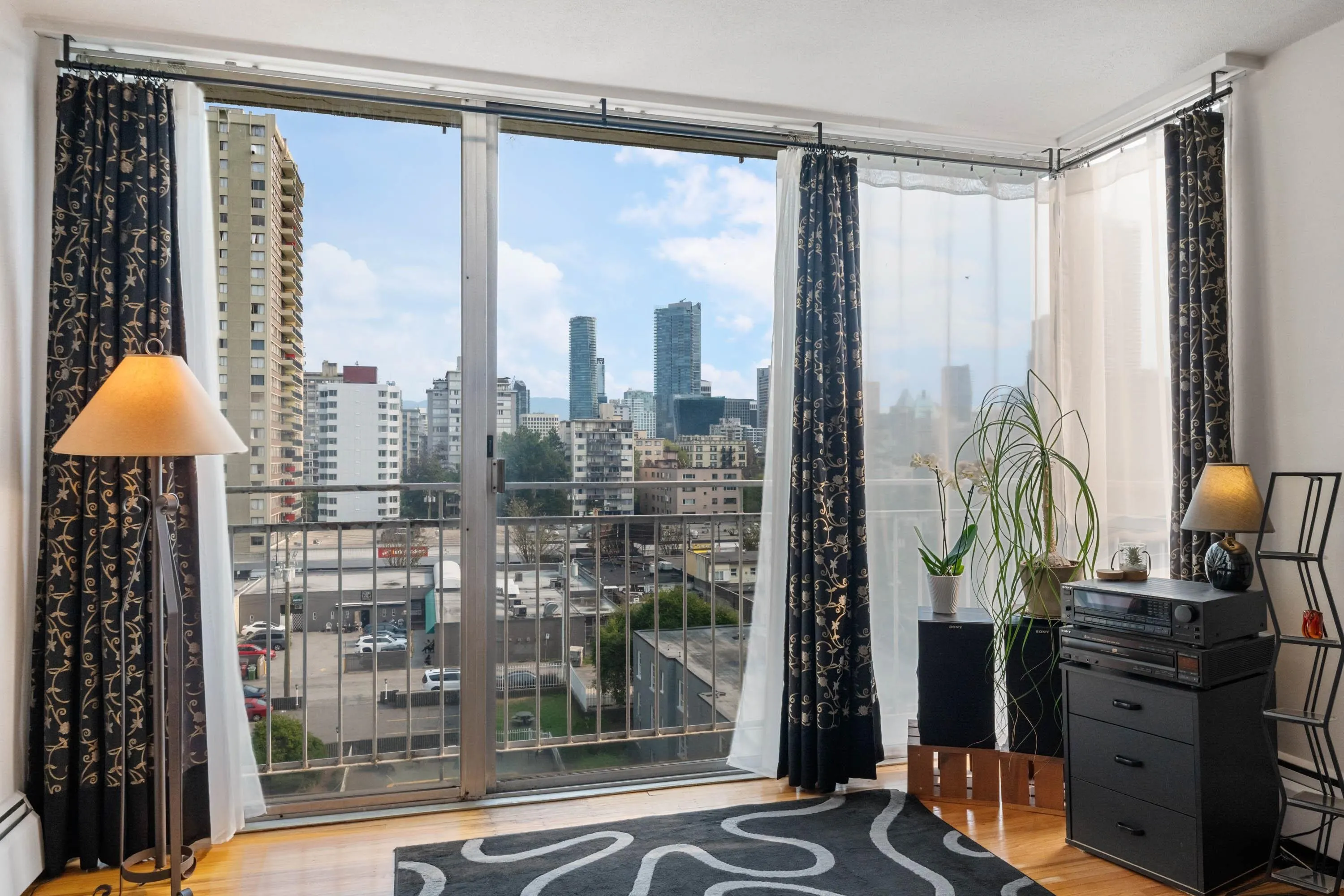 906 1250 Burnaby Street