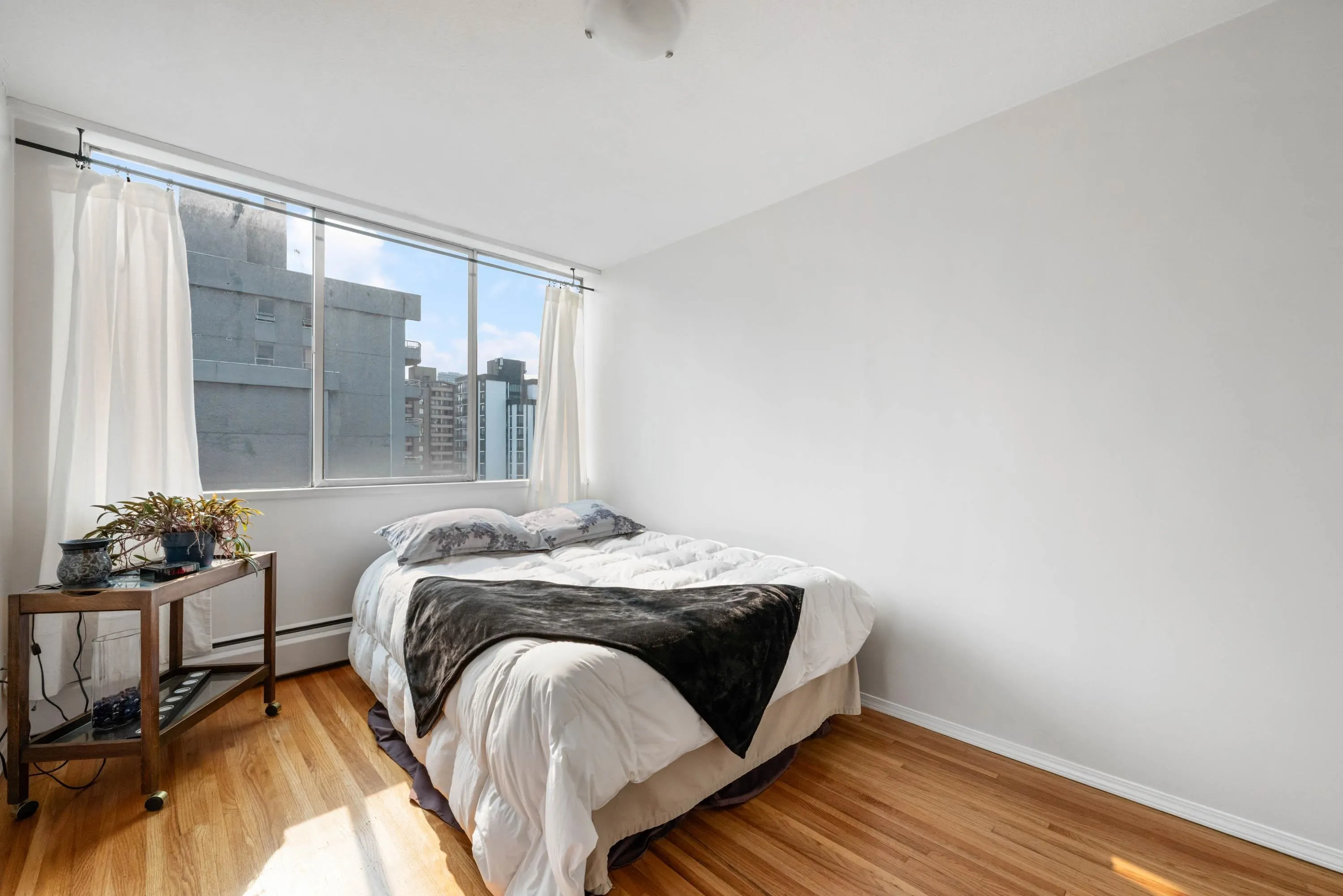 906 1250 Burnaby Street