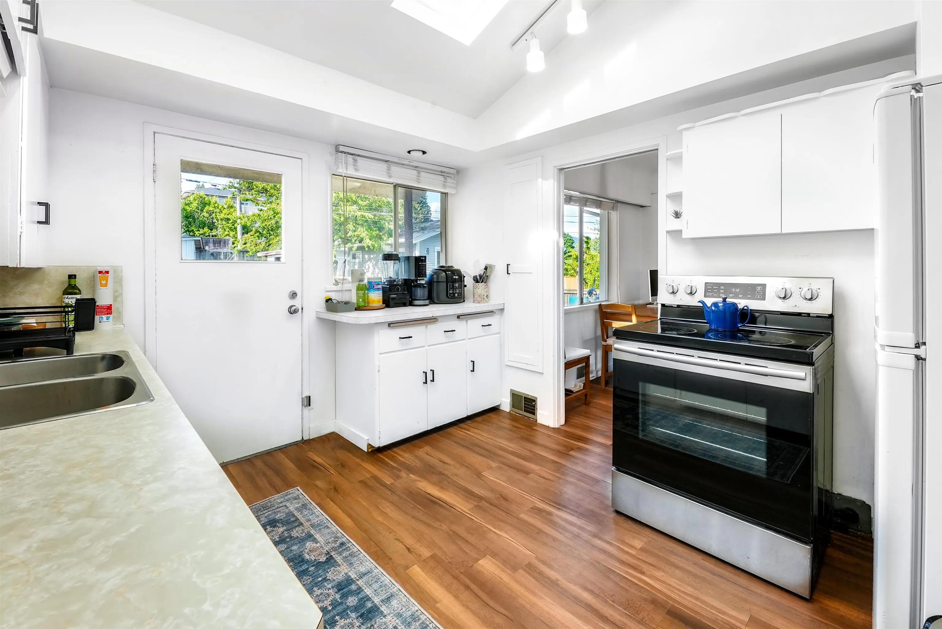 822 E 4th Street
