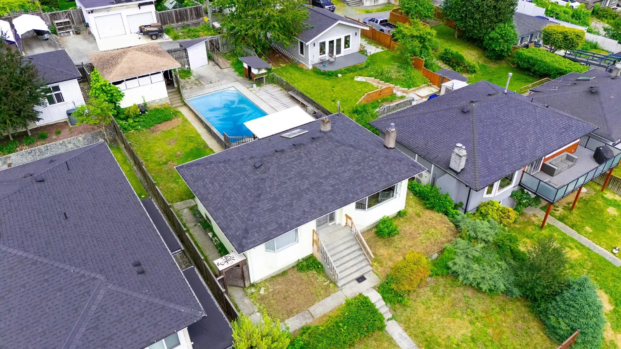 822 E 4th Street