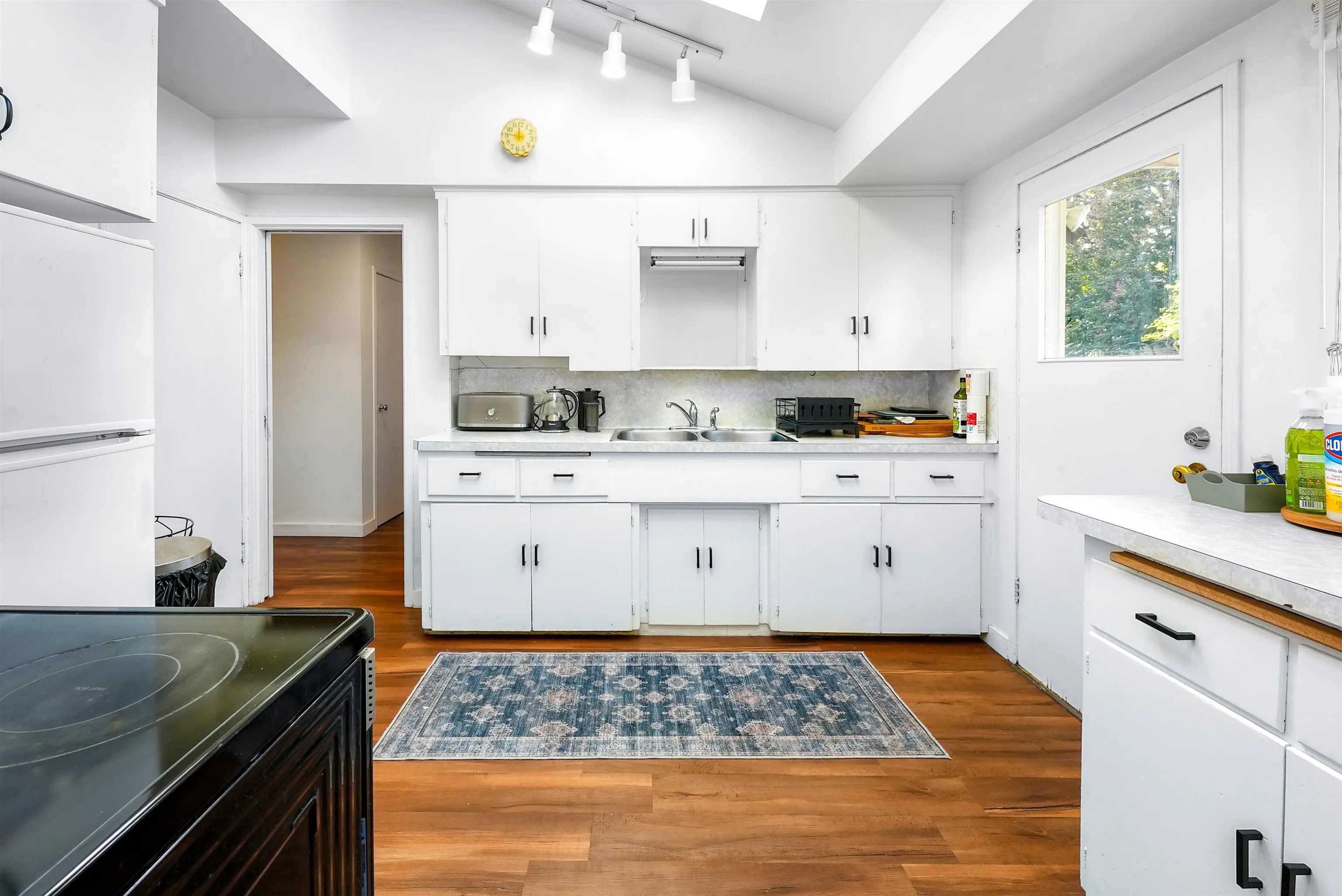822 E 4th Street