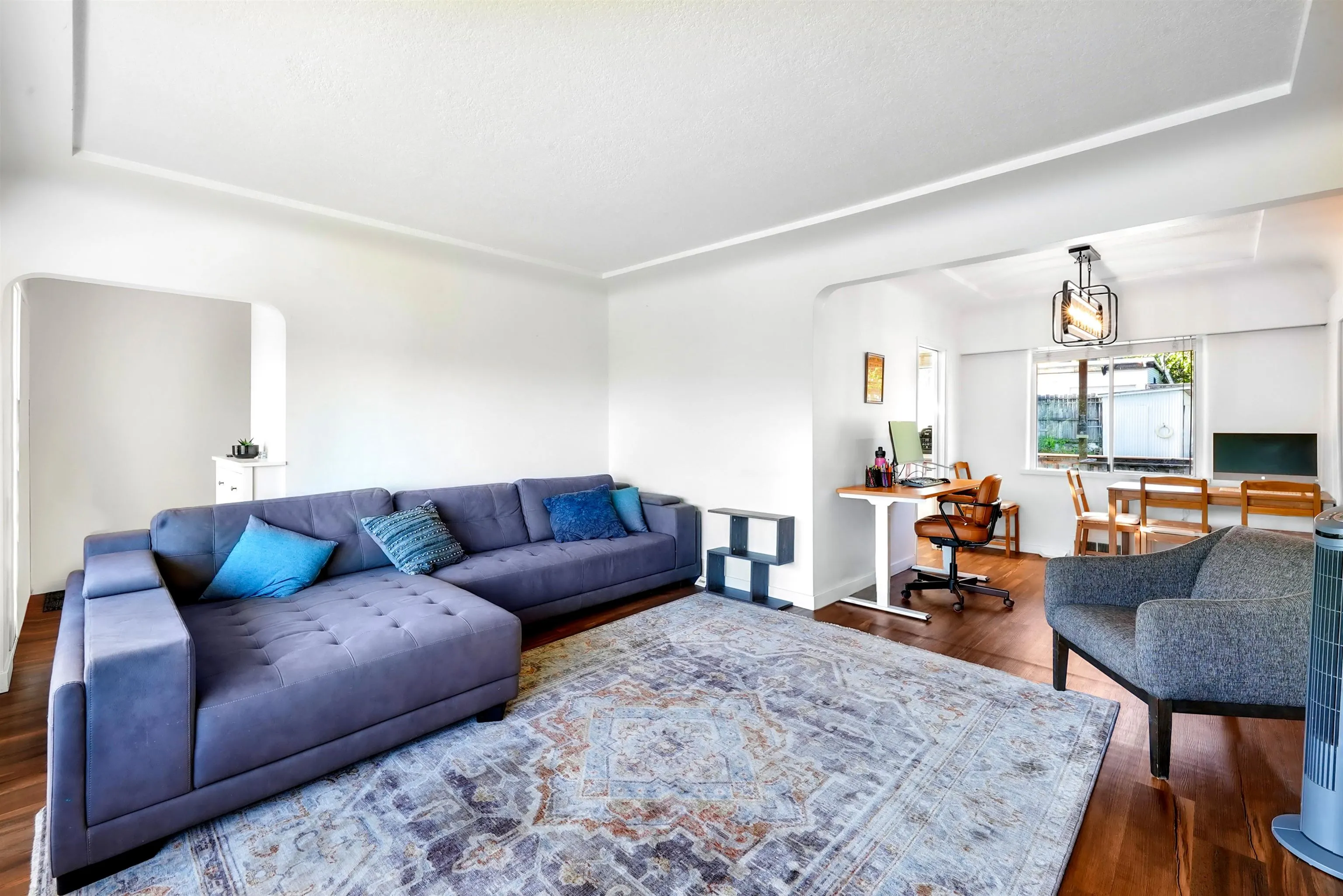 822 E 4th Street