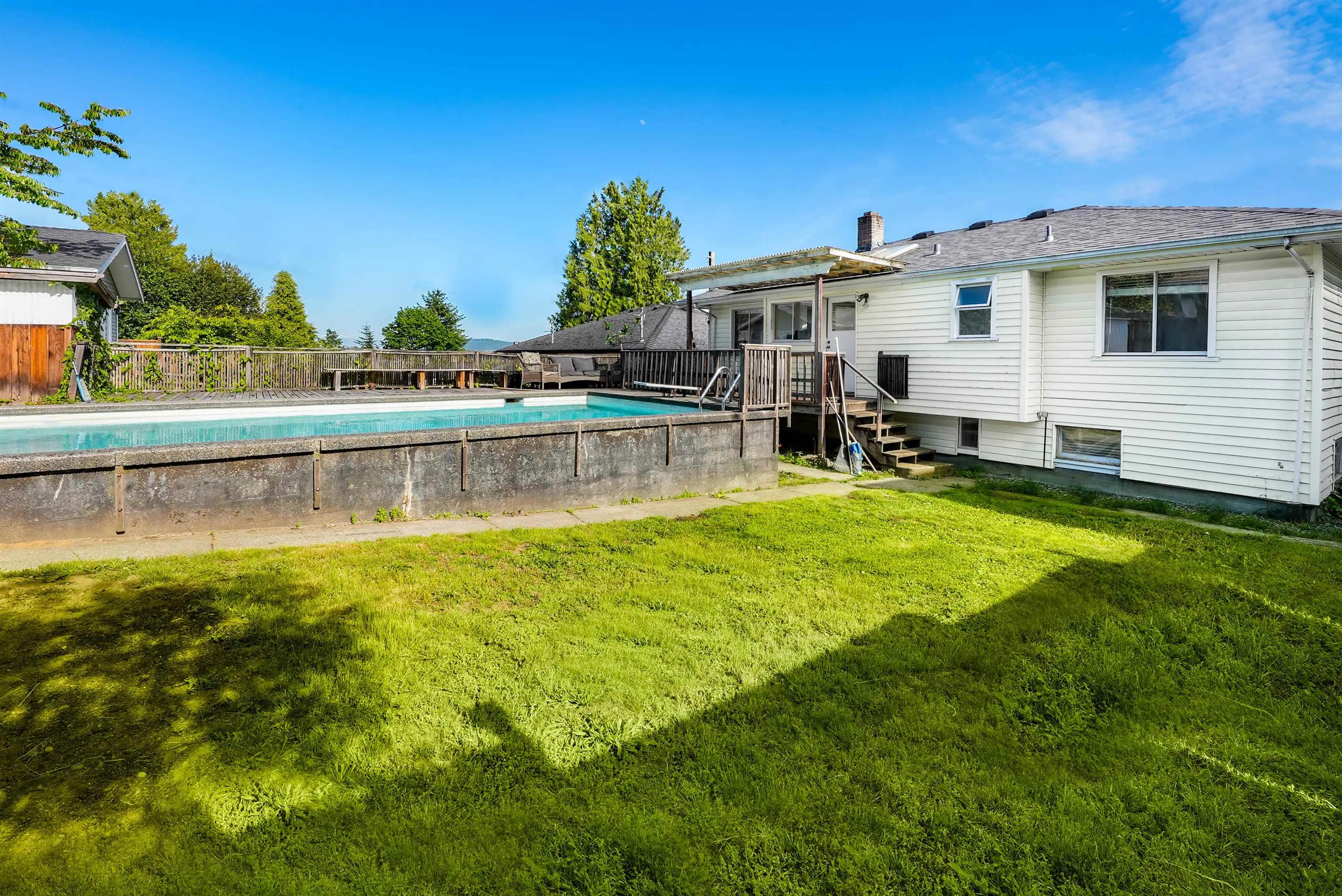 822 E 4th Street