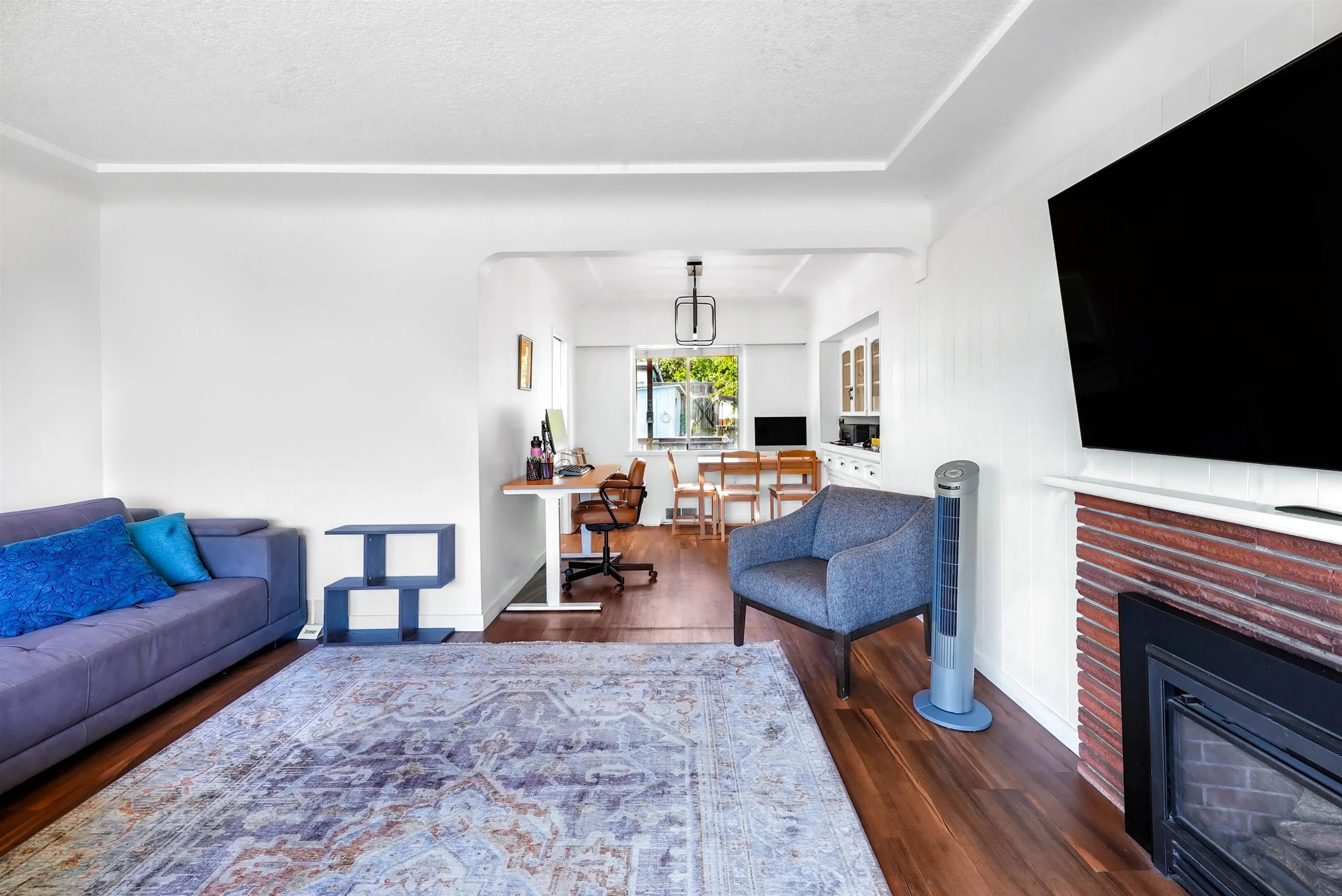 822 E 4th Street