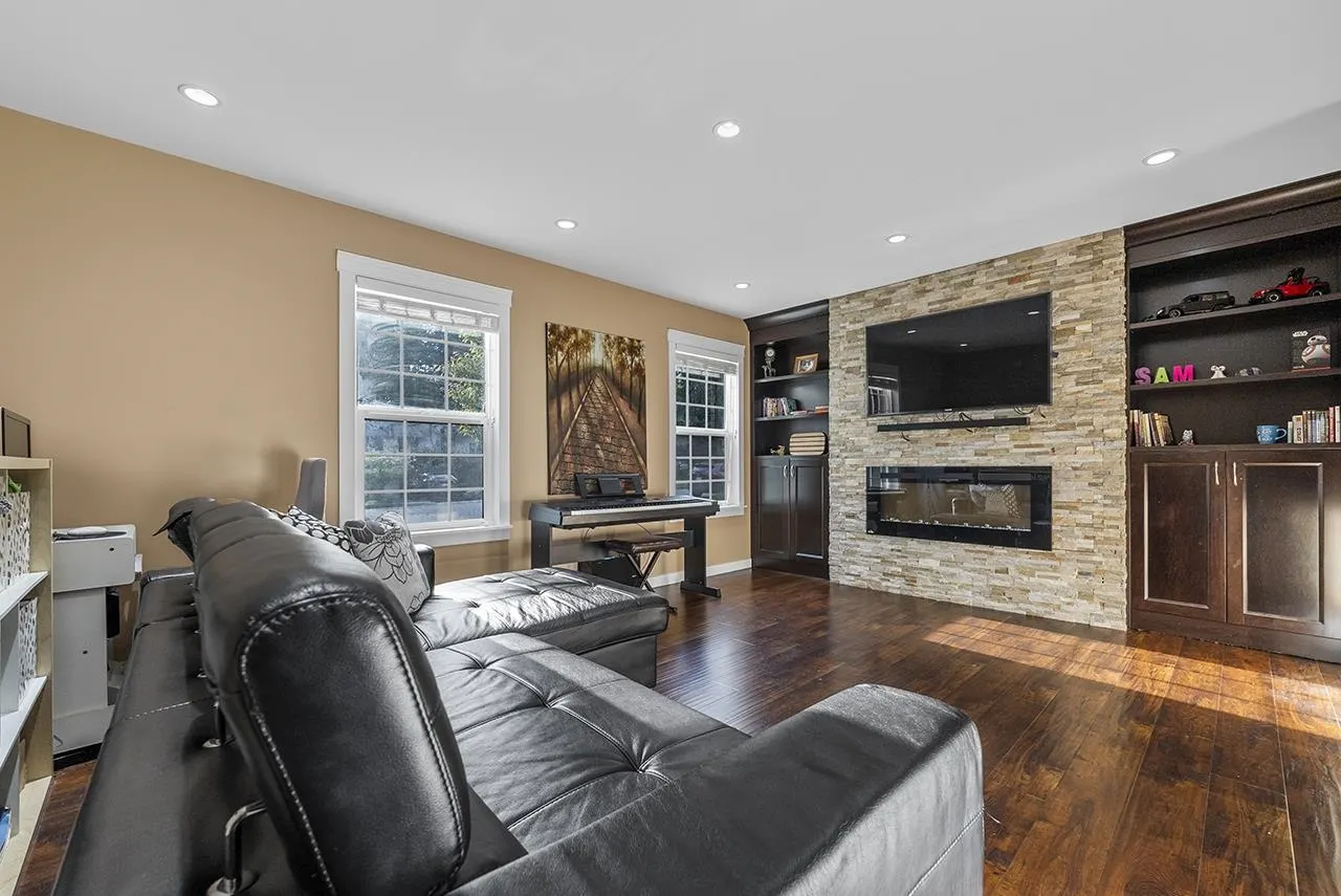 3604 Mcrae Crescent