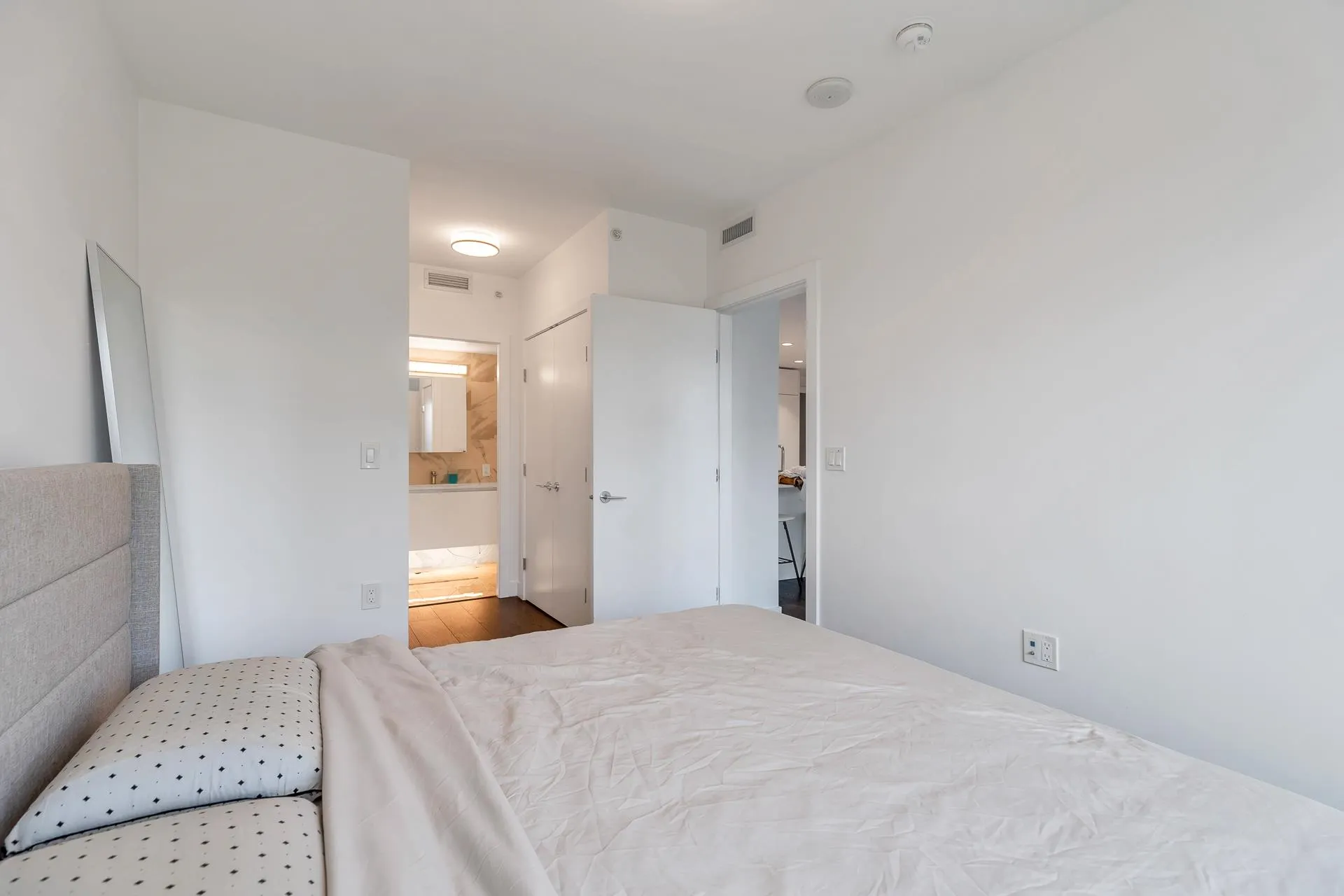 607 5766 Gilbert Road