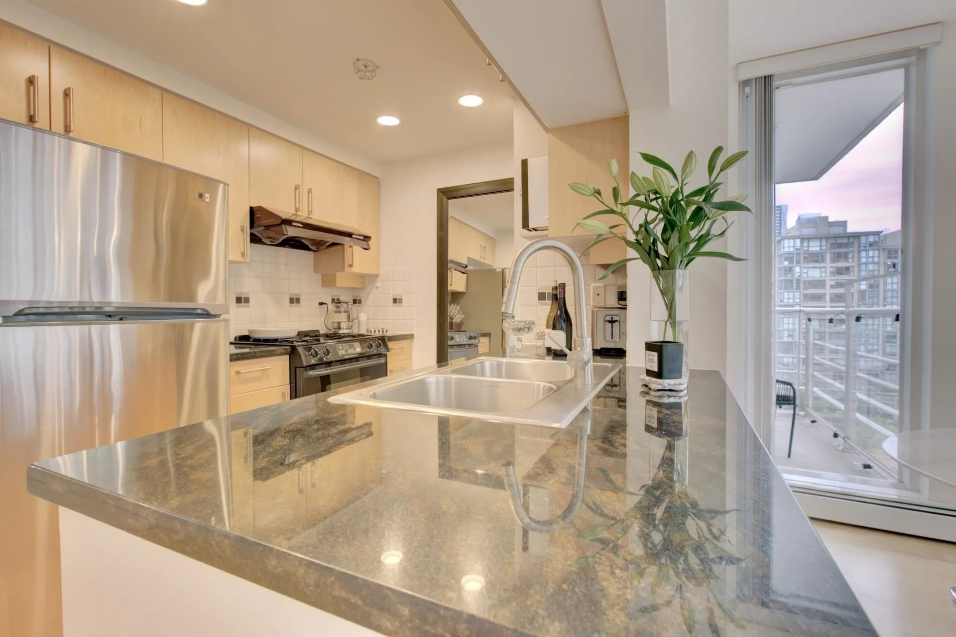 1205 1199 Marinaside Crescent