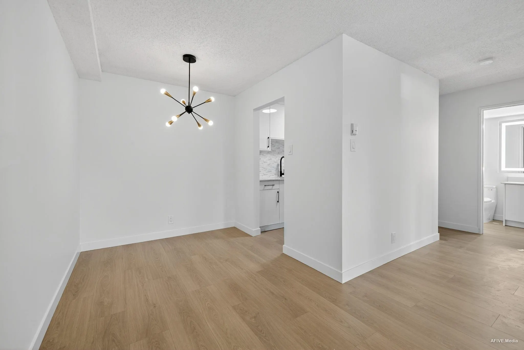 121 8511 Ackroyd Road