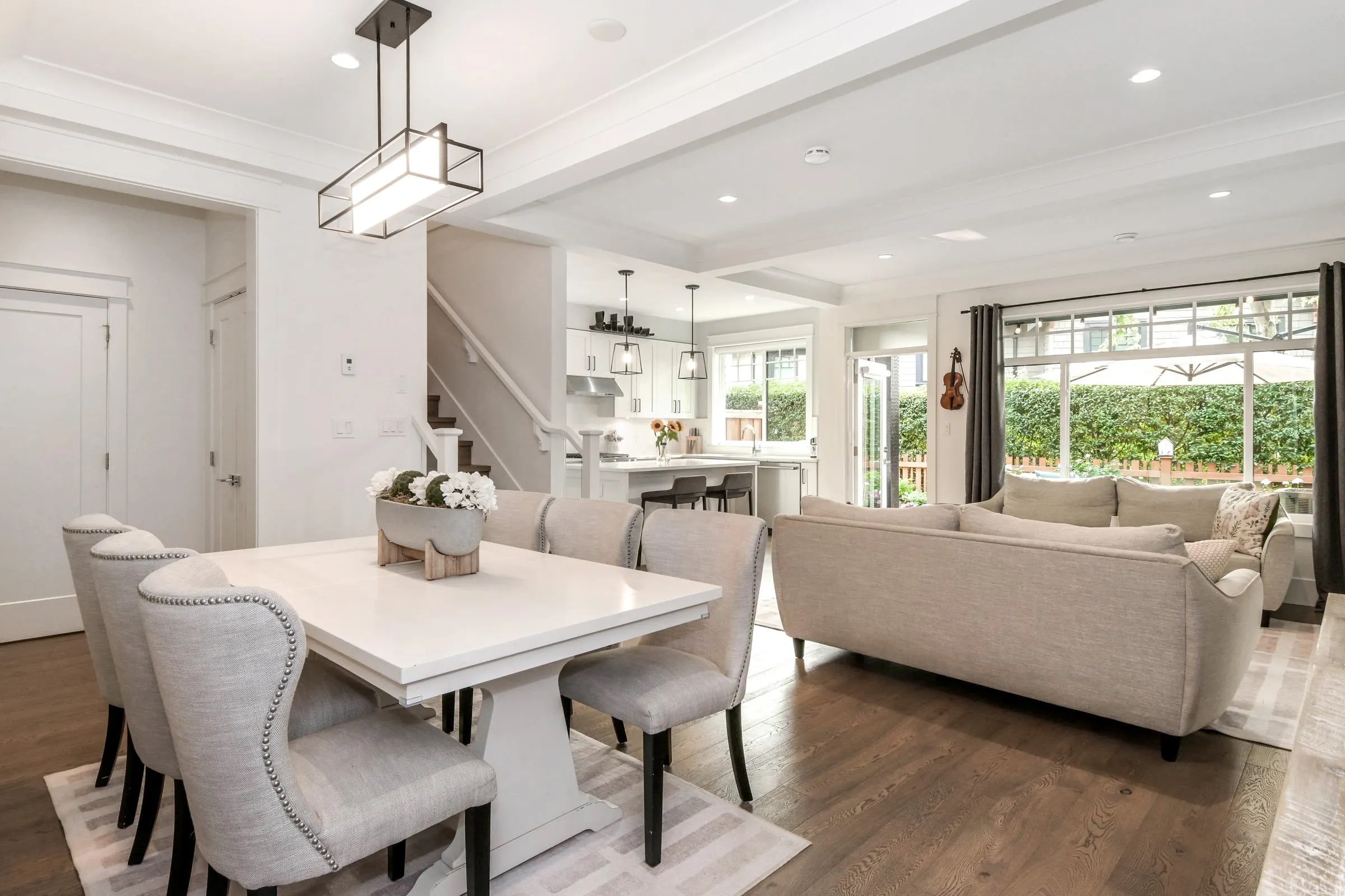 18 8425 Venture Way