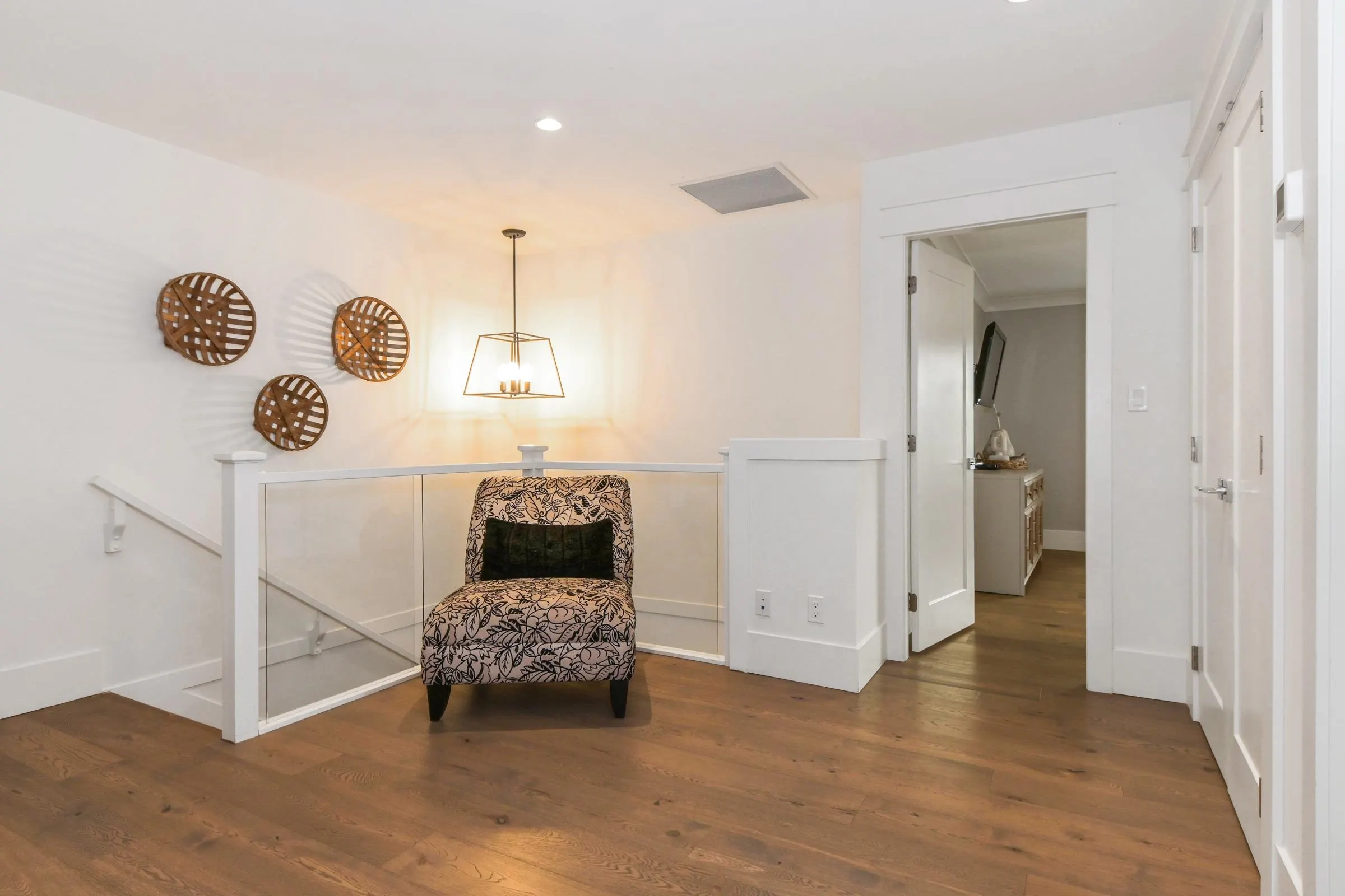 18 8425 Venture Way
