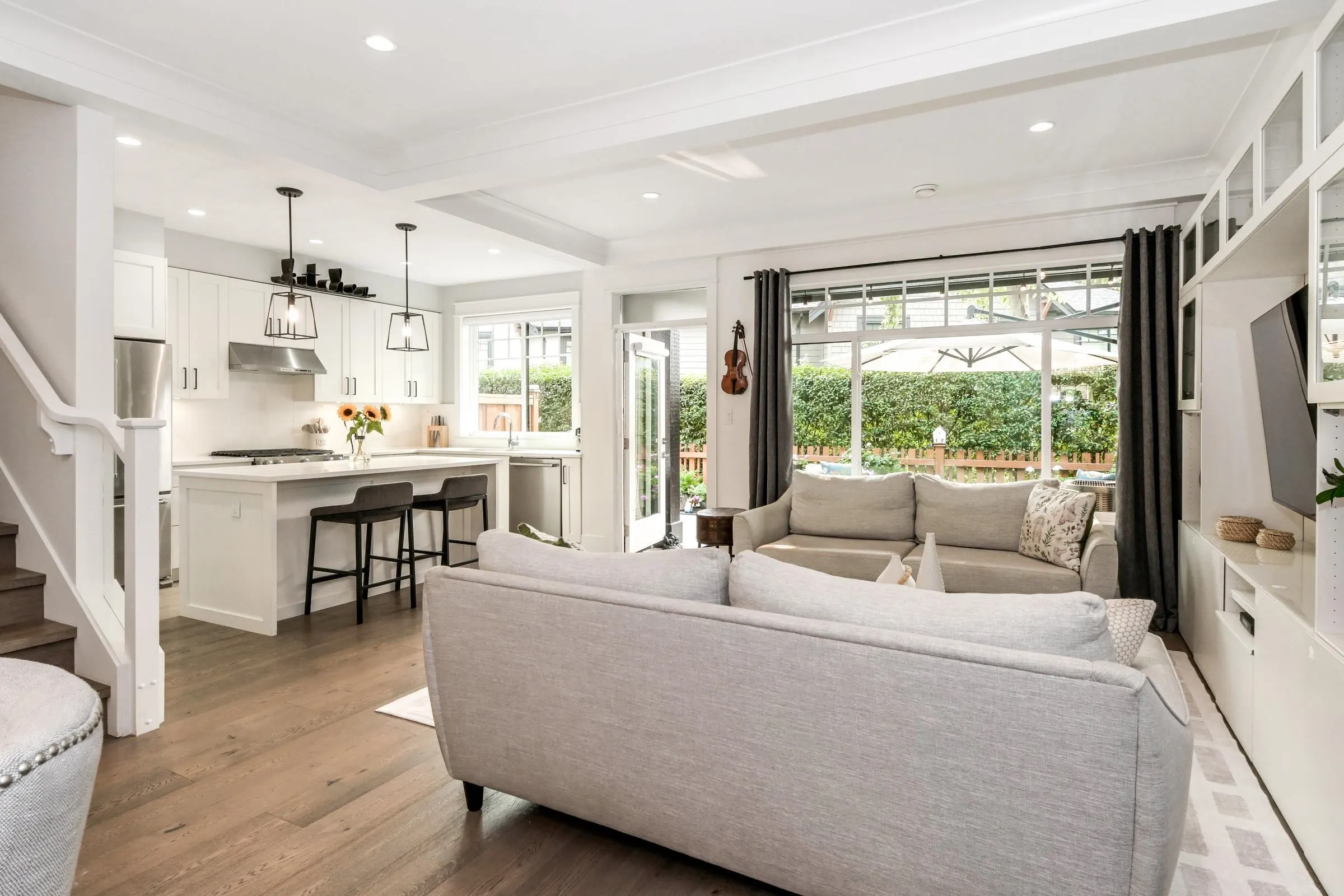 18 8425 Venture Way