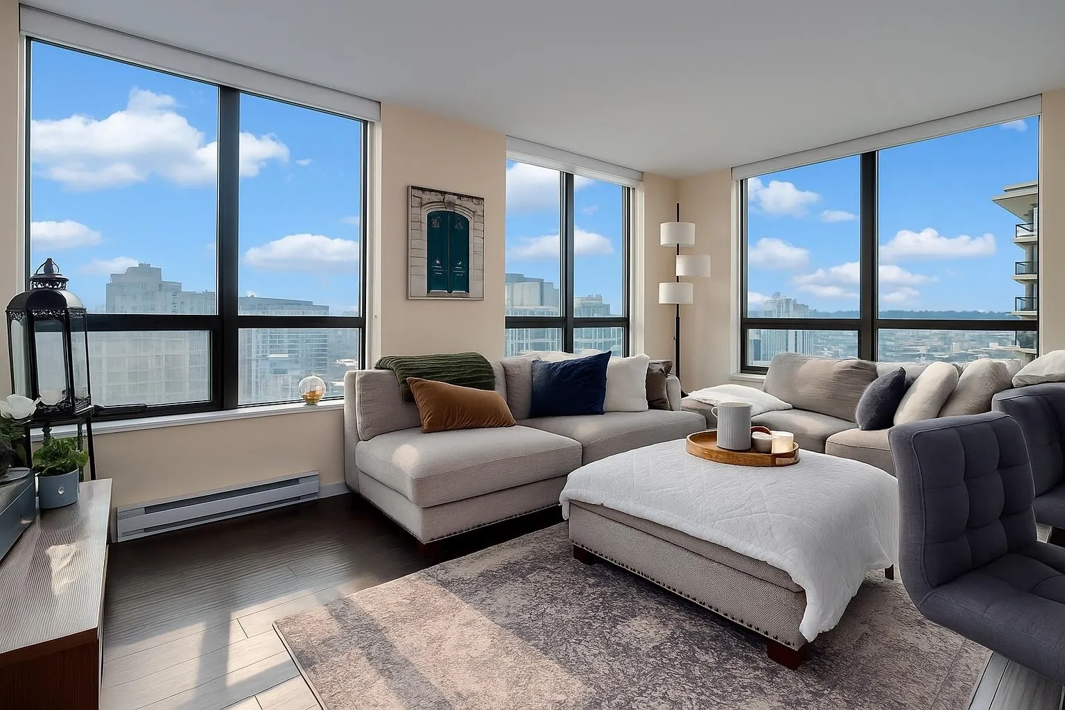 2704 909 Mainland Street