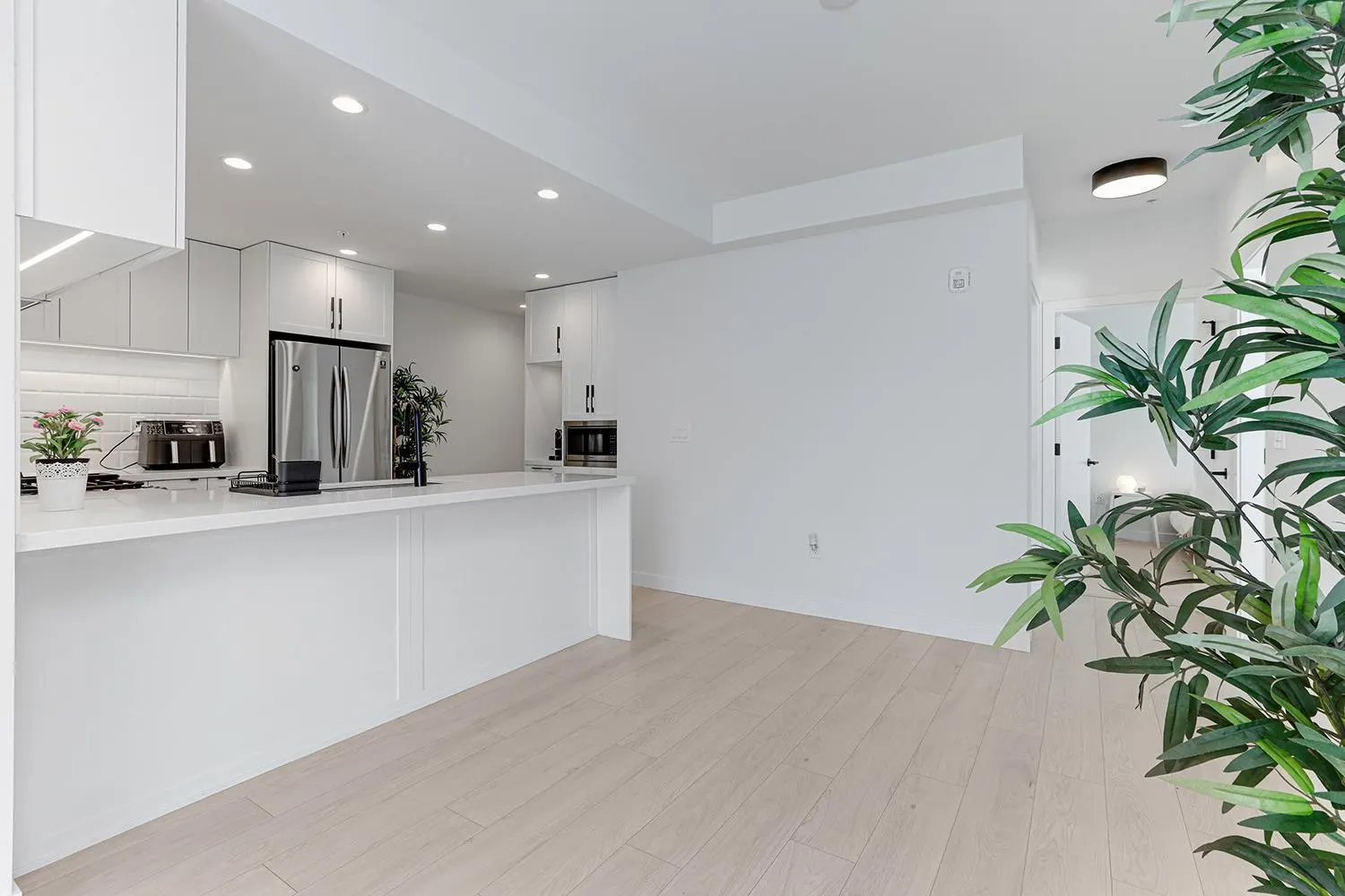 313 3018 St. George Street
