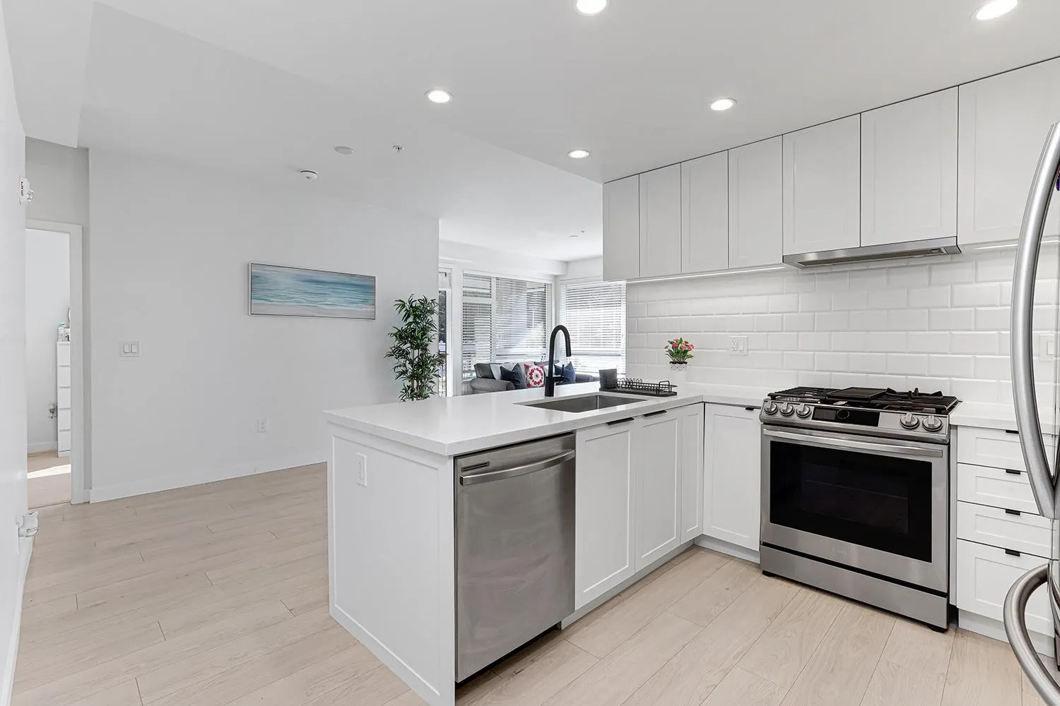 313 3018 St. George Street