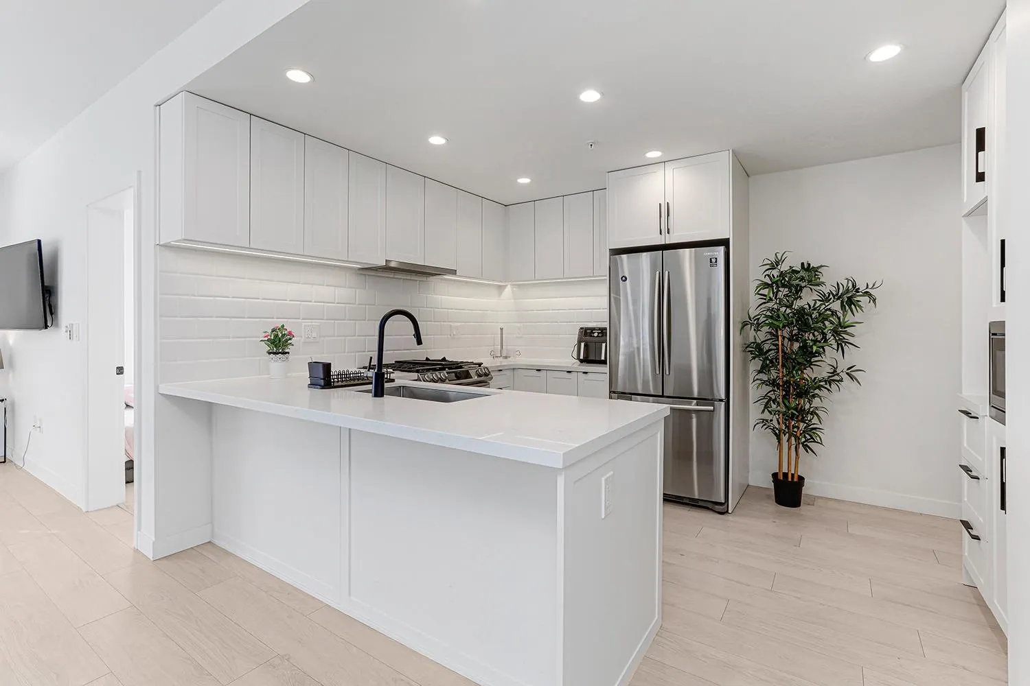 313 3018 St. George Street