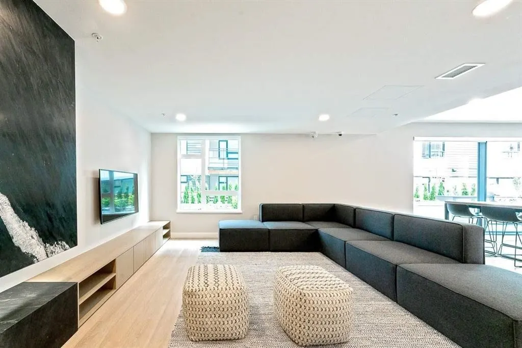 313 3018 St. George Street