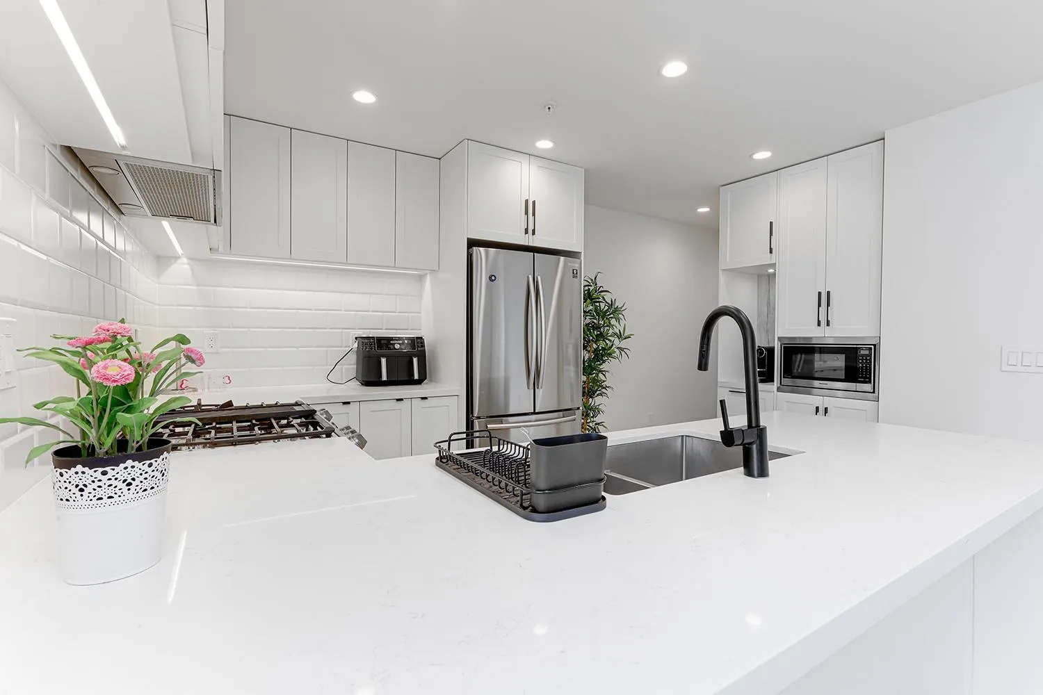 313 3018 St. George Street