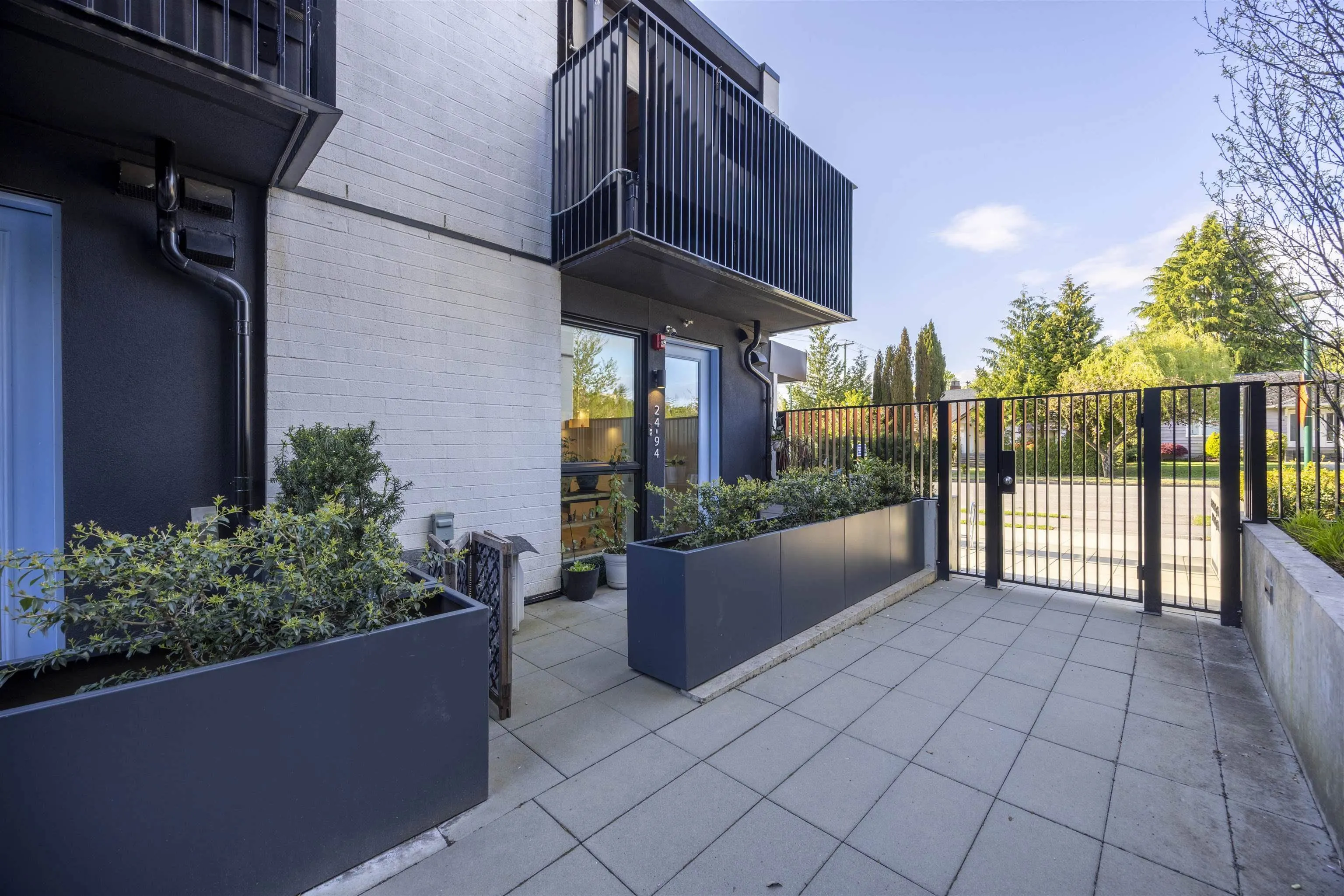 24 94 W King Edward Avenue