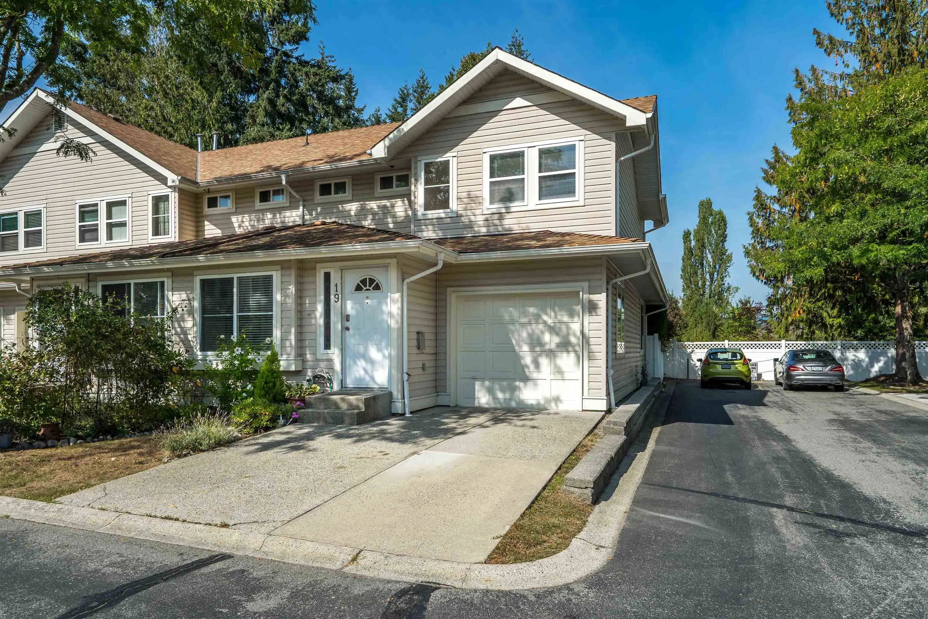 19 11870 232 Street