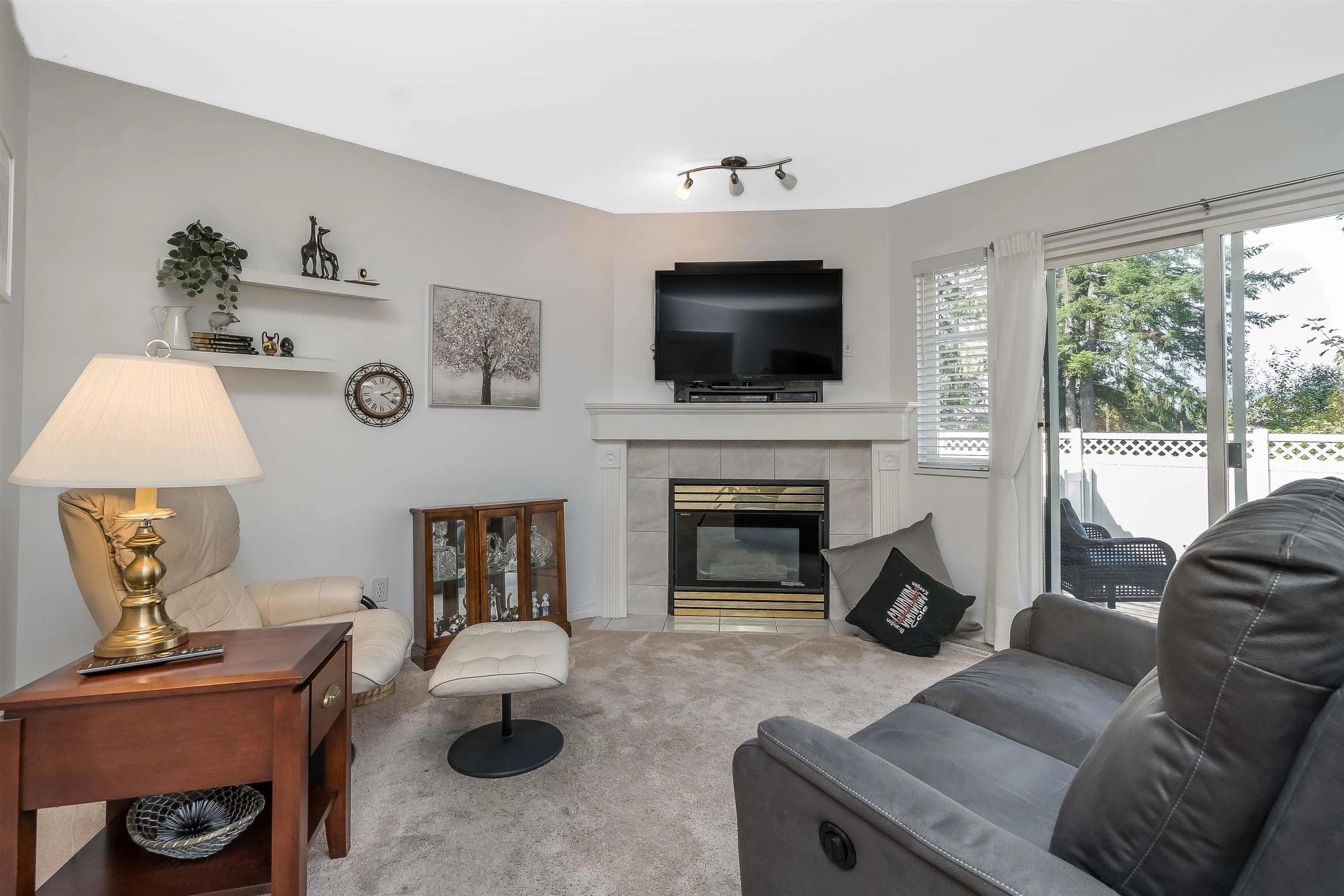 19 11870 232 Street