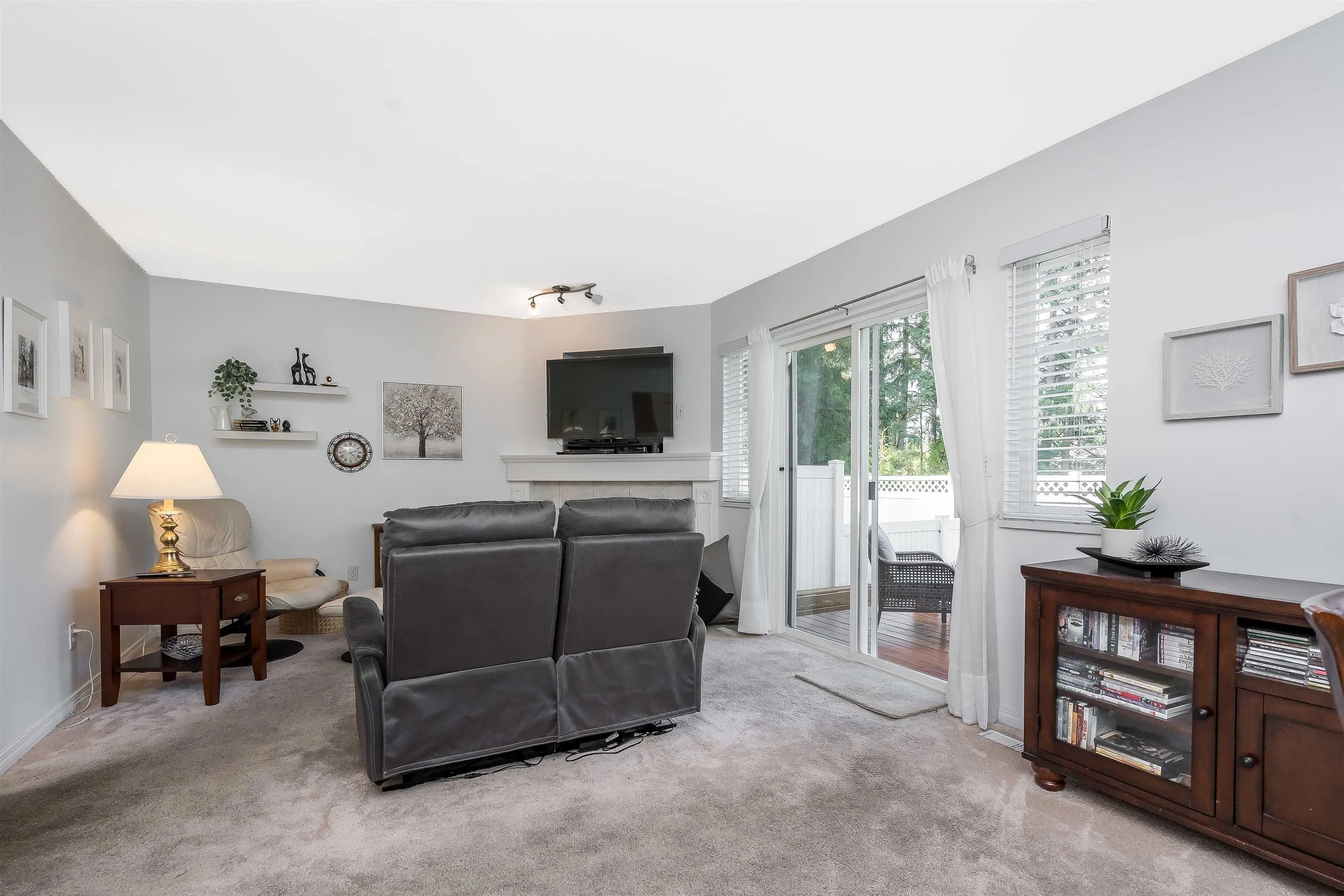 19 11870 232 Street