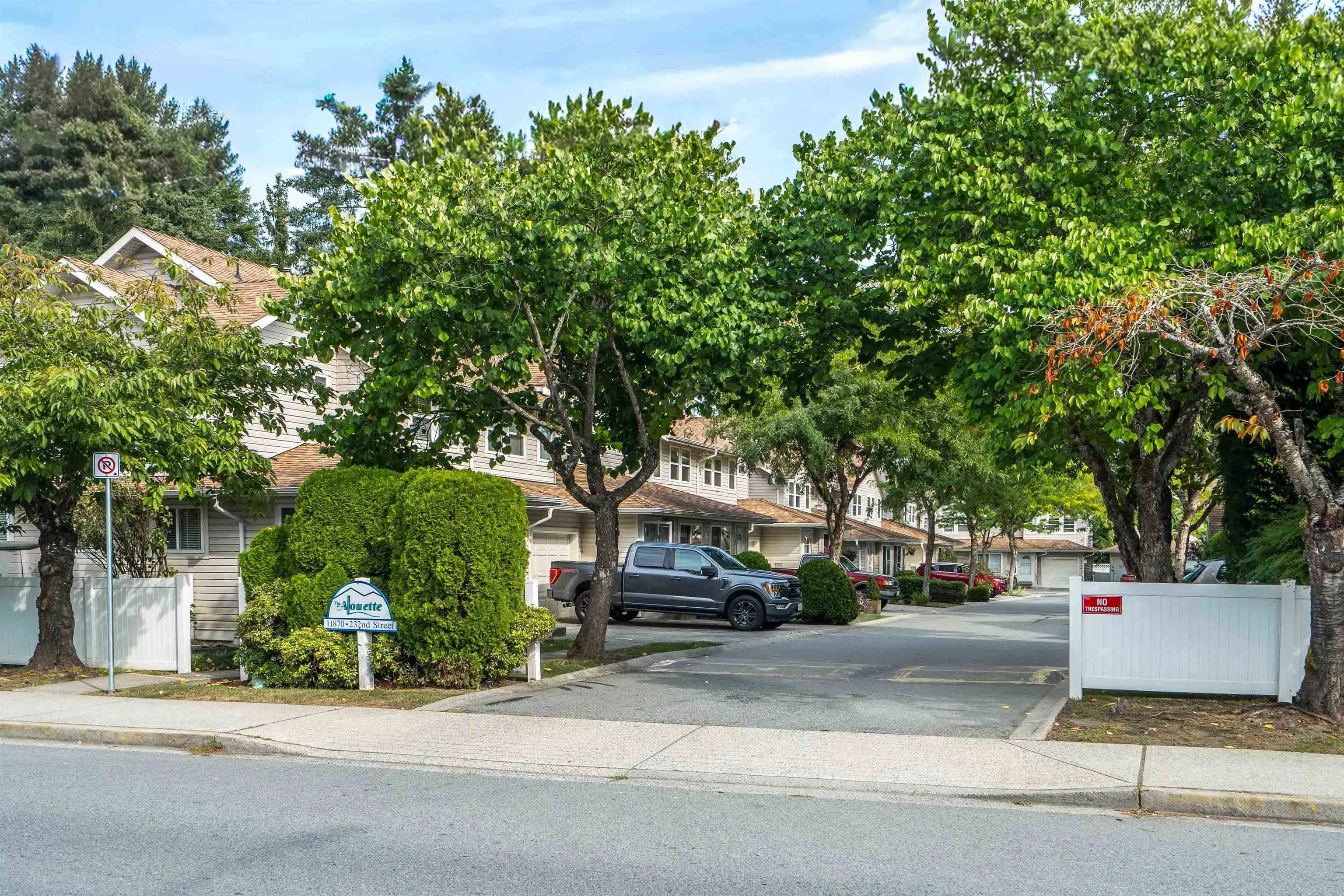 19 11870 232 Street