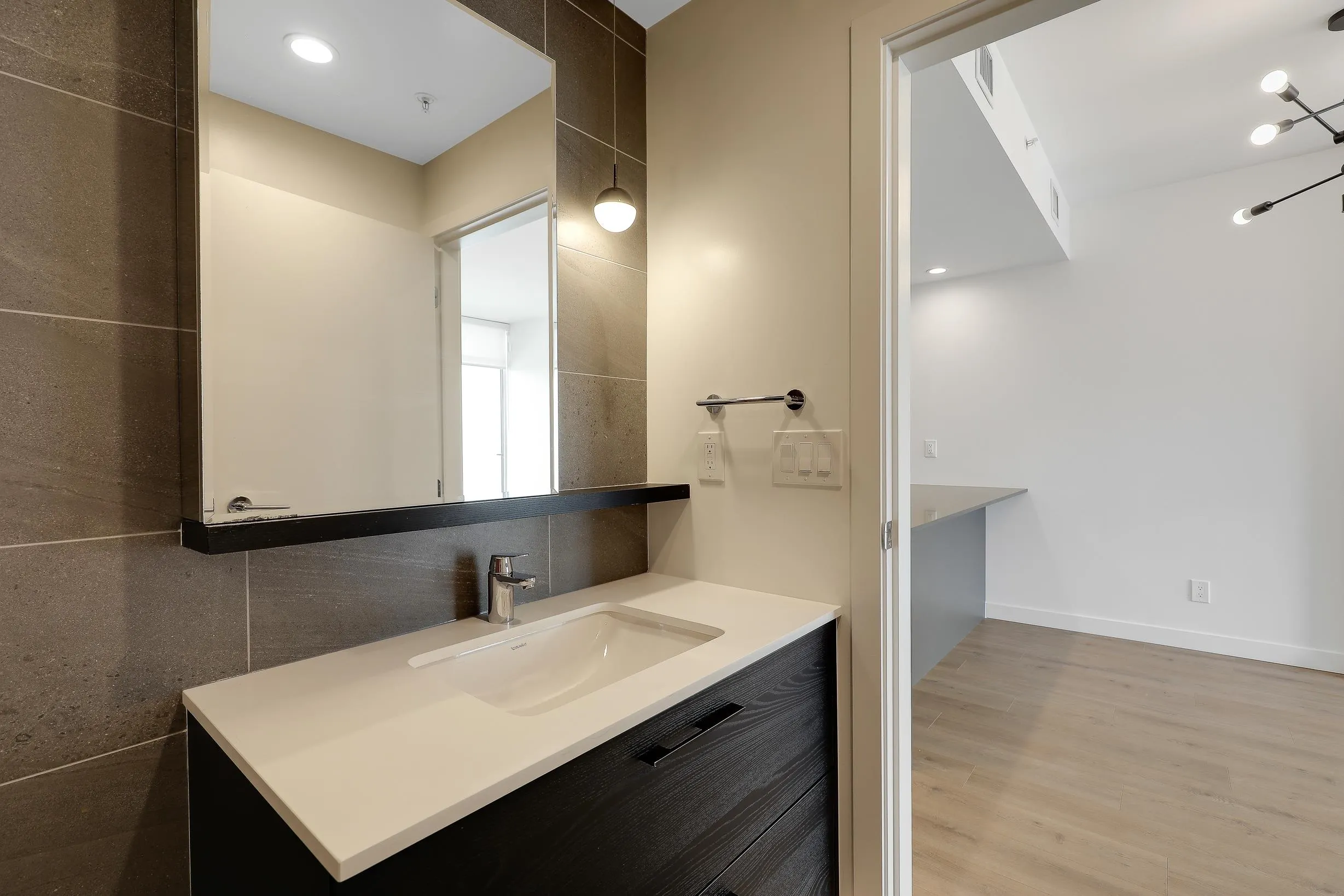 1308 2181 Madison Avenue