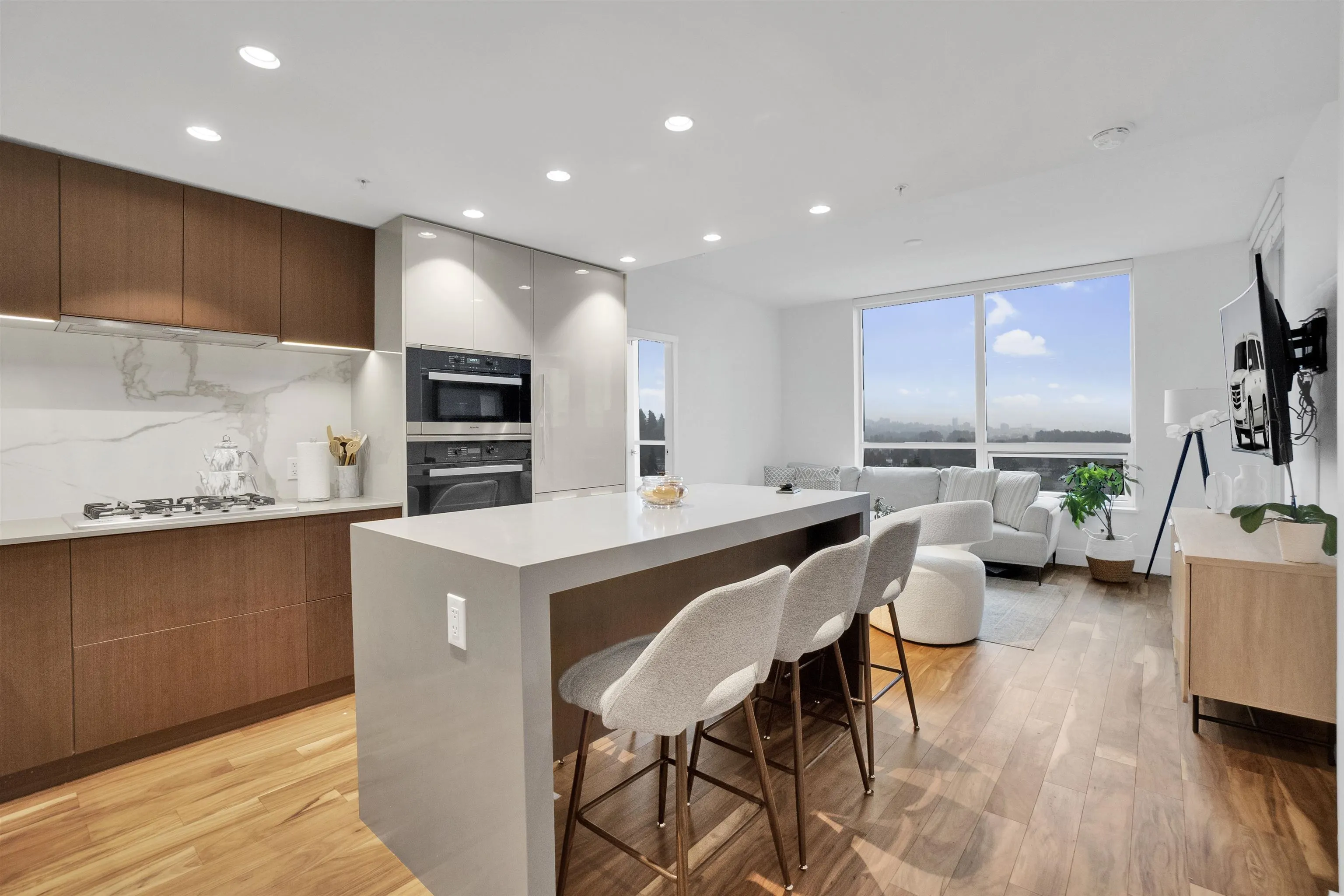 1302 1675 Lions Gate Lane