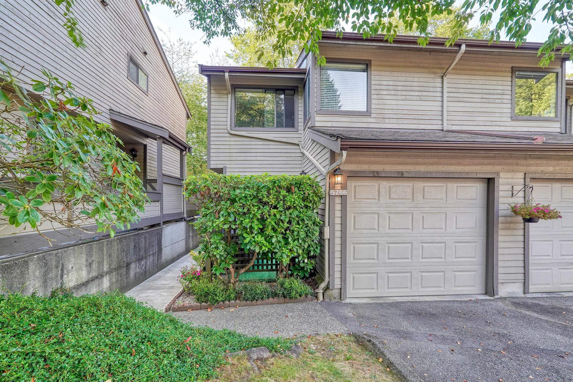 5766 Mayview Circle