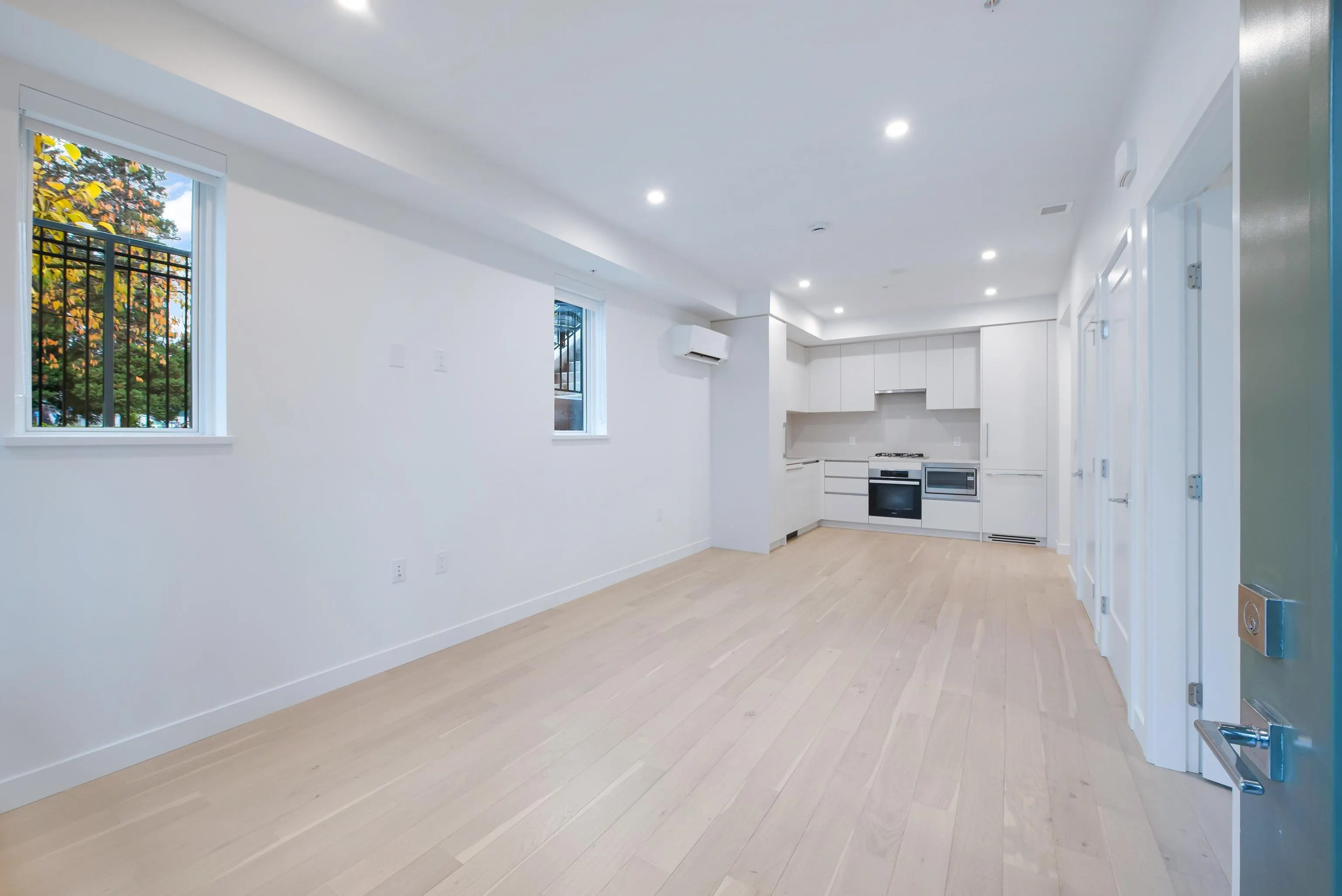 871 W 33rd Avenue