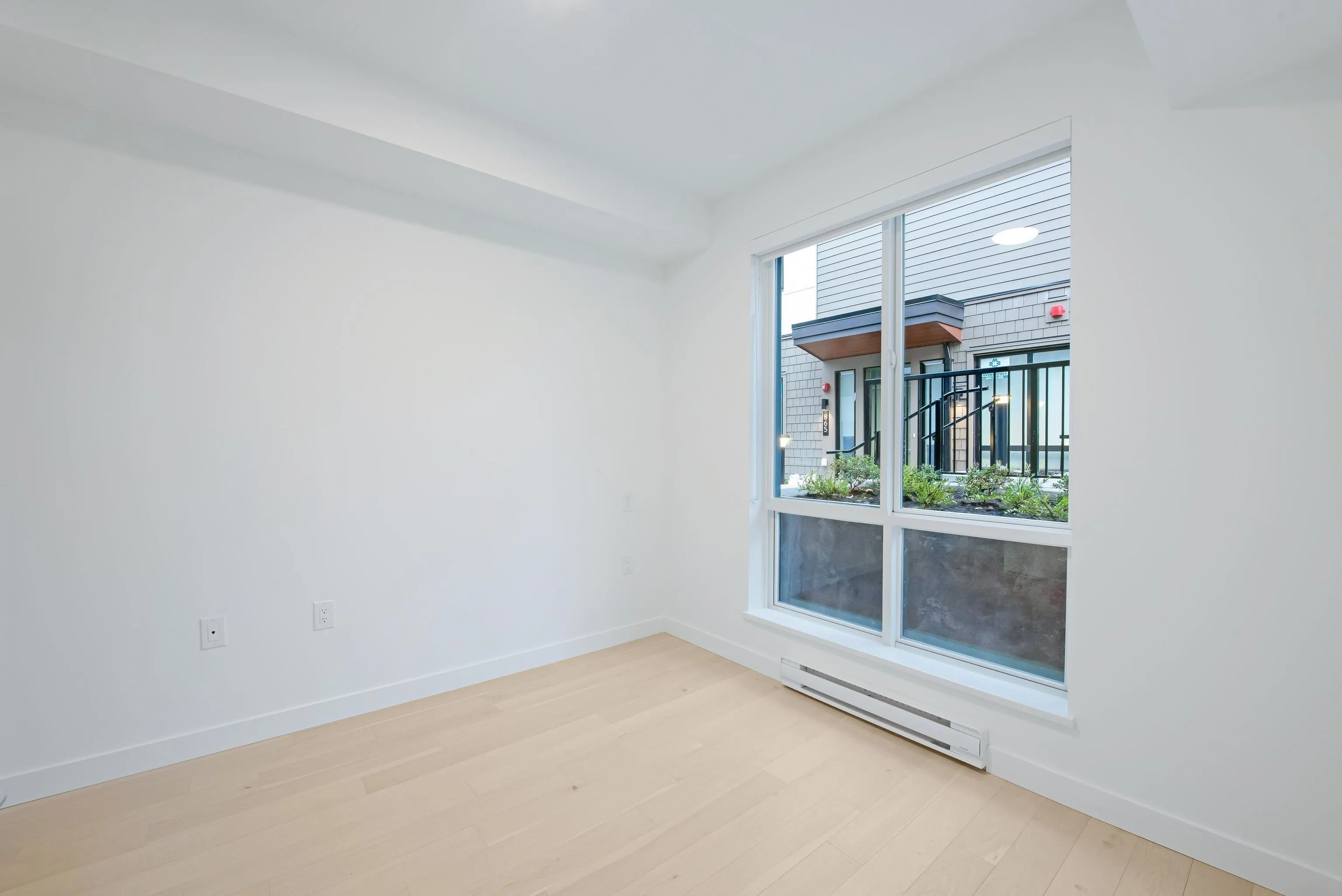 871 W 33rd Avenue