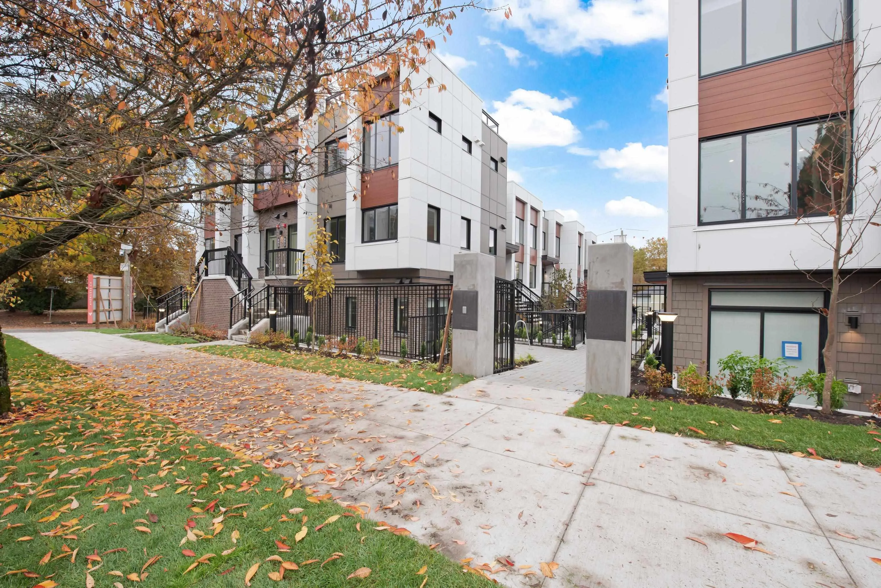 871 W 33rd Avenue