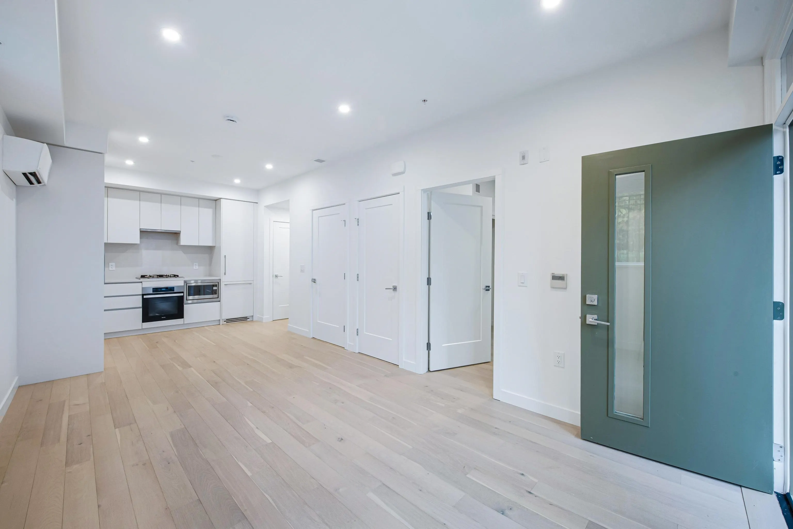 871 W 33rd Avenue