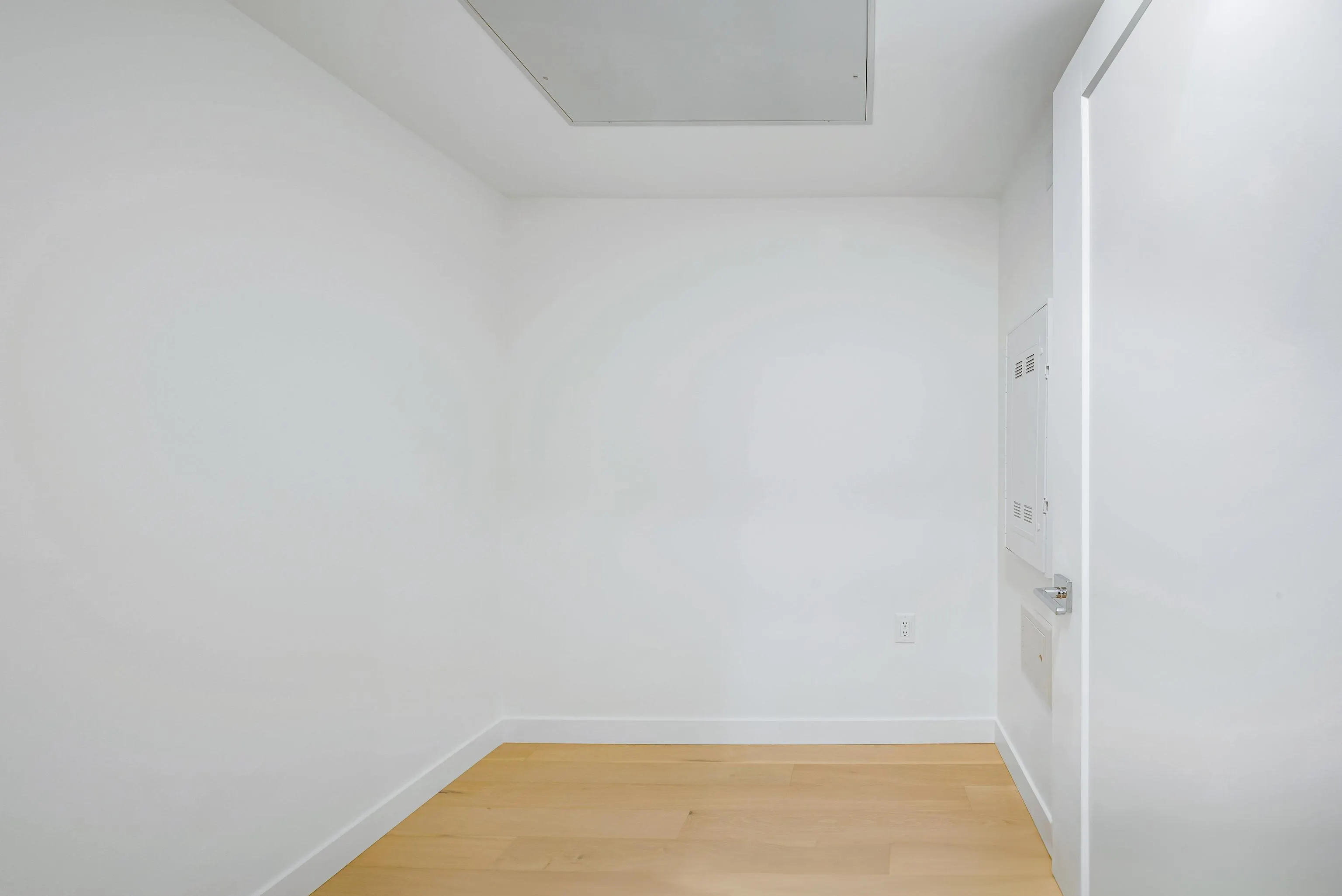 871 W 33rd Avenue