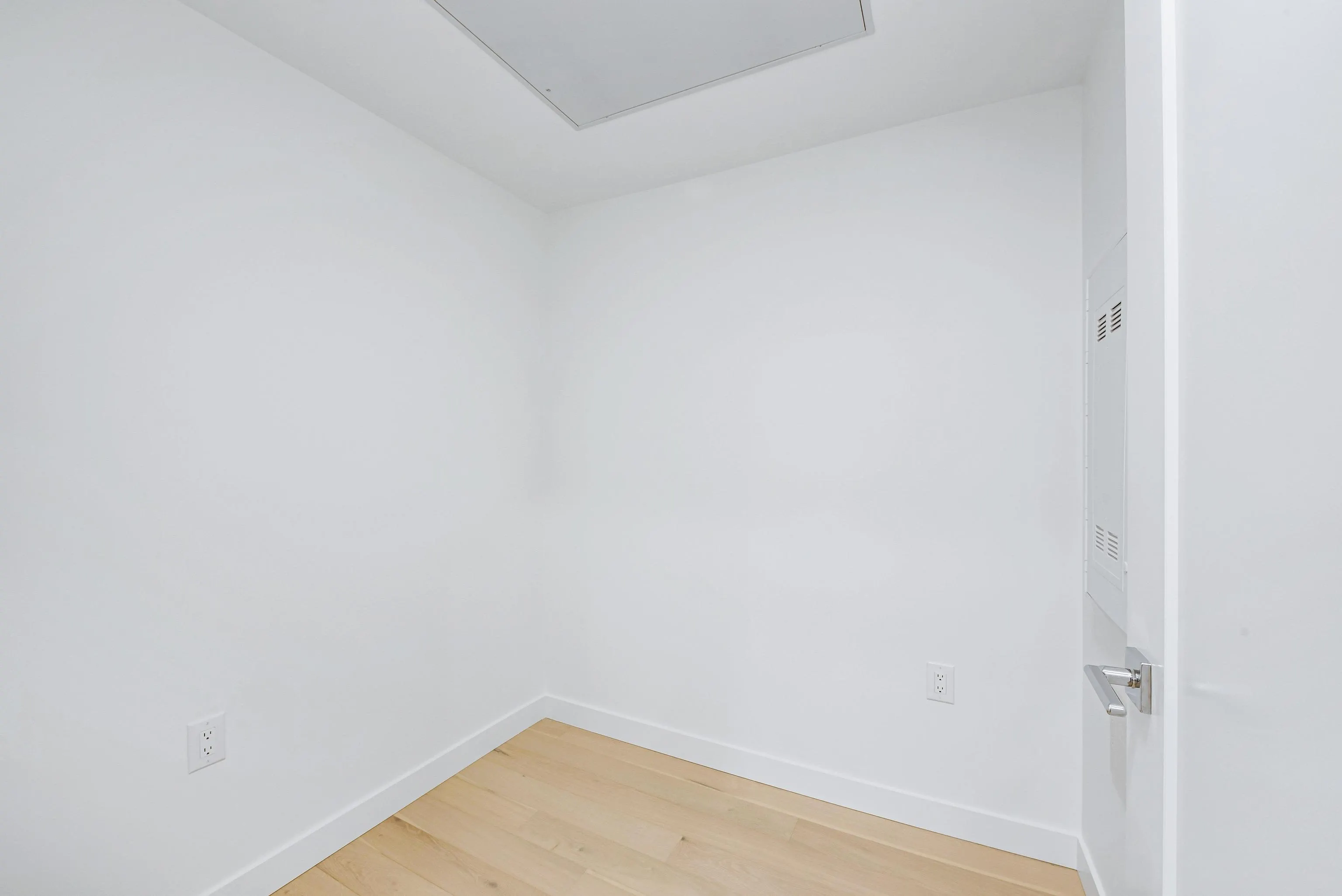 871 W 33rd Avenue