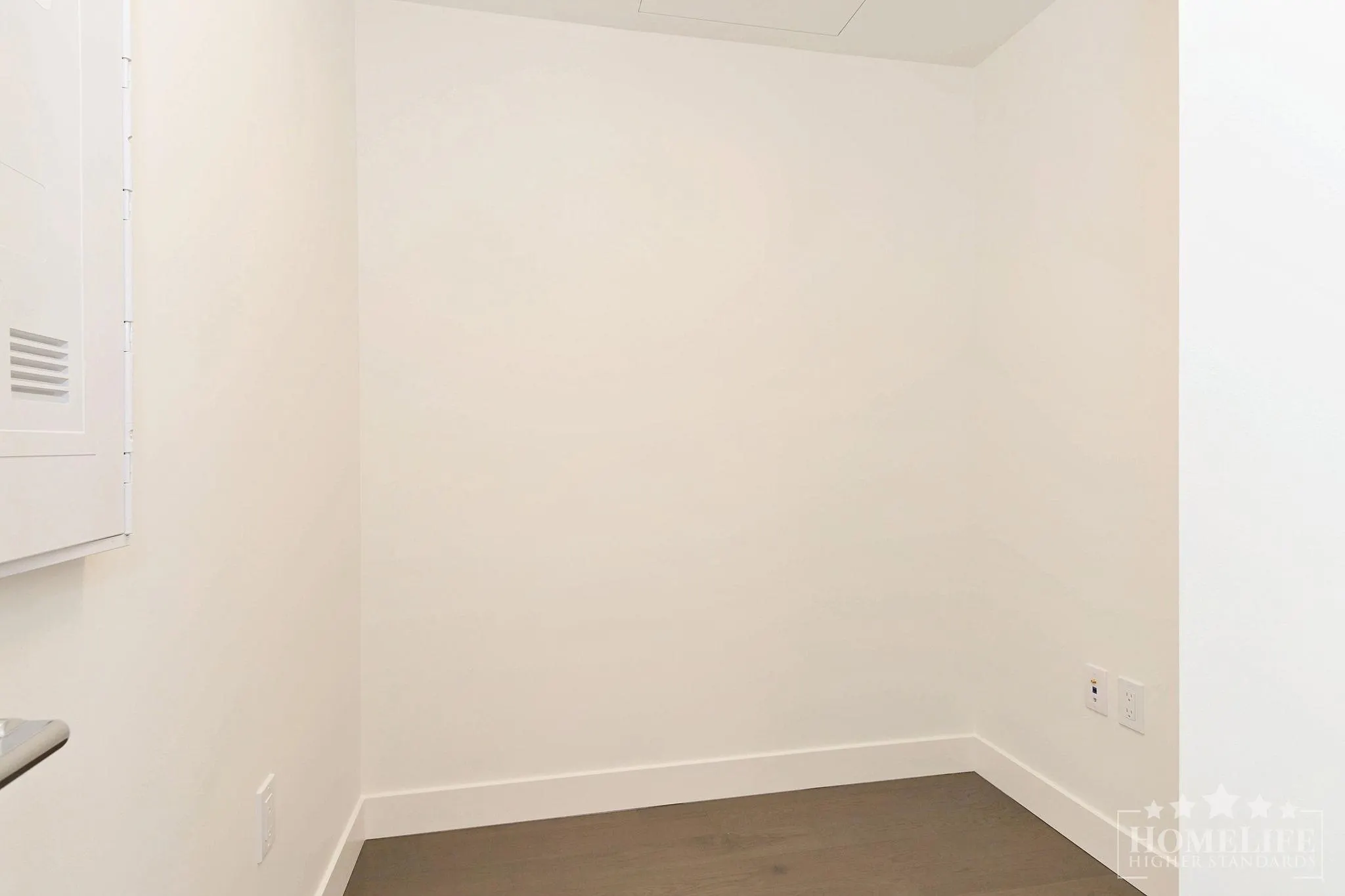 1003 1588 Johnston Road