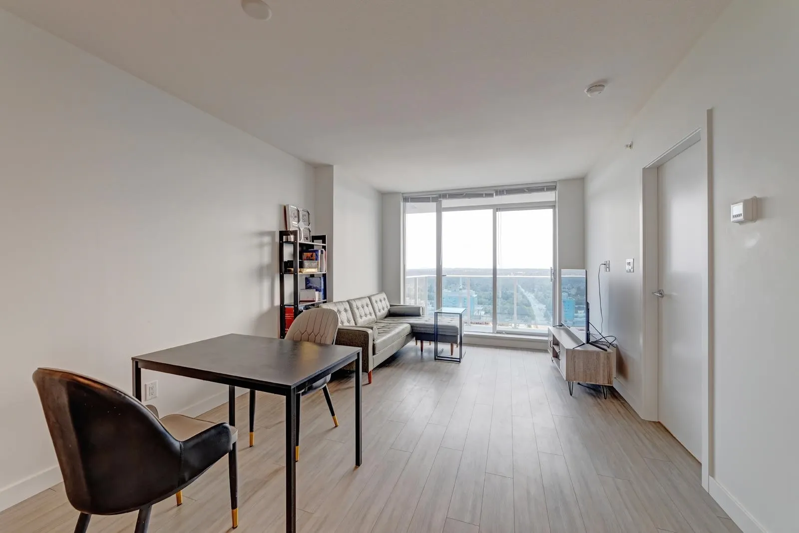 26XX 13615 Fraser Highway