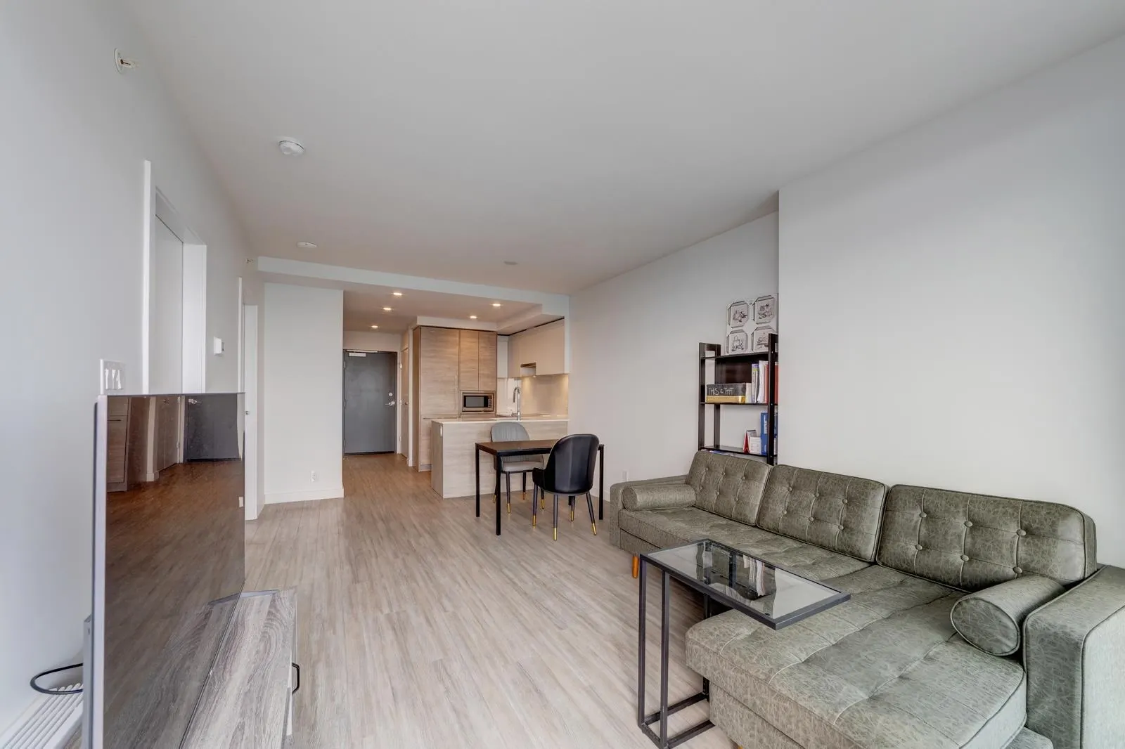 26XX 13615 Fraser Highway