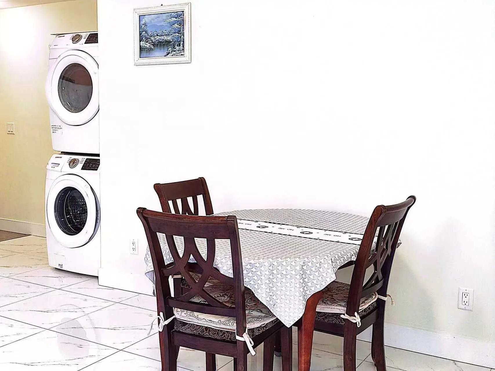 2 Bed Suite 4XXX Huxley Avenue